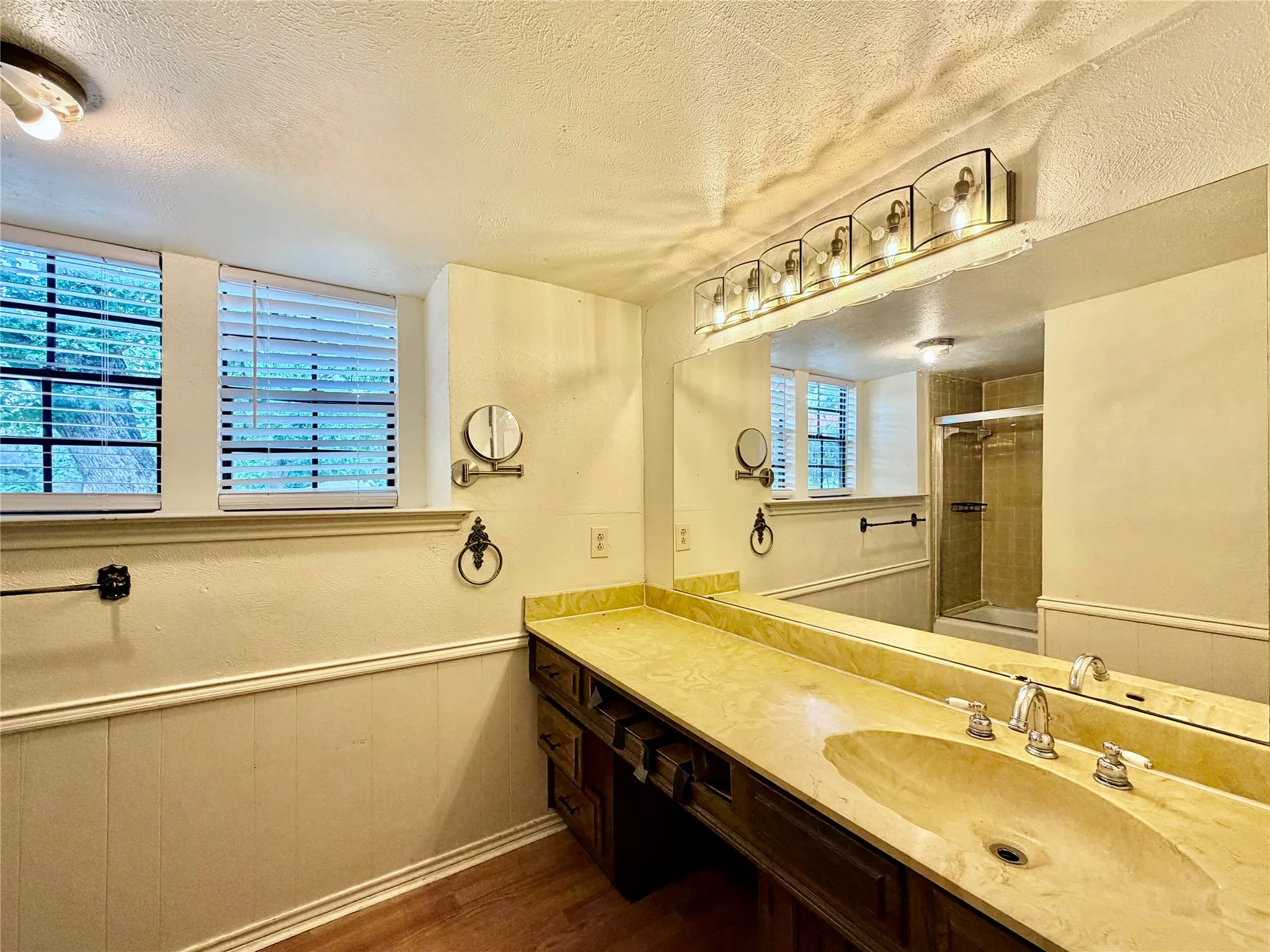 Single Family Residence For Rent in Denton County , 1416 Sandy Creek Drive, Denton, Texas 76205, 4 Bedroom, 2 Bathroom, Garage spaces, 2,108 Sqft, built in 1974, mls#21243172, Real Estate Agent in Denton, Homes For Rent in Denton county, Homes For Rent in Denton, Realtor in Denton Texas, Real Estate Brokerage Independent Realty Texas, Luminita Cordes Realtor