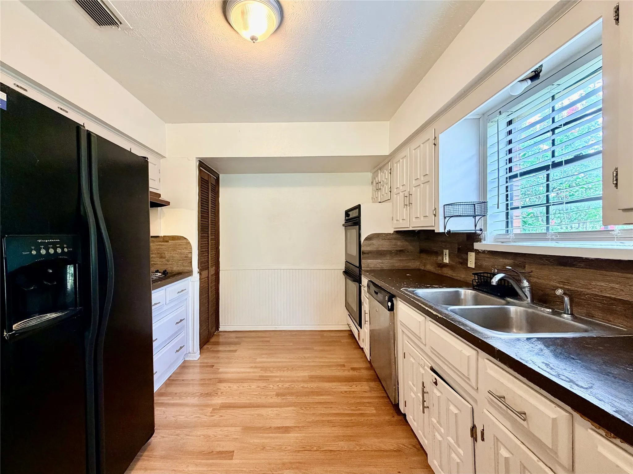Single Family Residence For Rent in Denton County , 1416 Sandy Creek Drive, Denton, Texas 76205, 4 Bedroom, 2 Bathroom, Garage spaces, 2,108 Sqft, built in 1974, mls#21243172, Real Estate Agent in Denton, Homes For Rent in Denton county, Homes For Rent in Denton, Realtor in Denton Texas, Real Estate Brokerage Independent Realty Texas, Luminita Cordes Realtor
