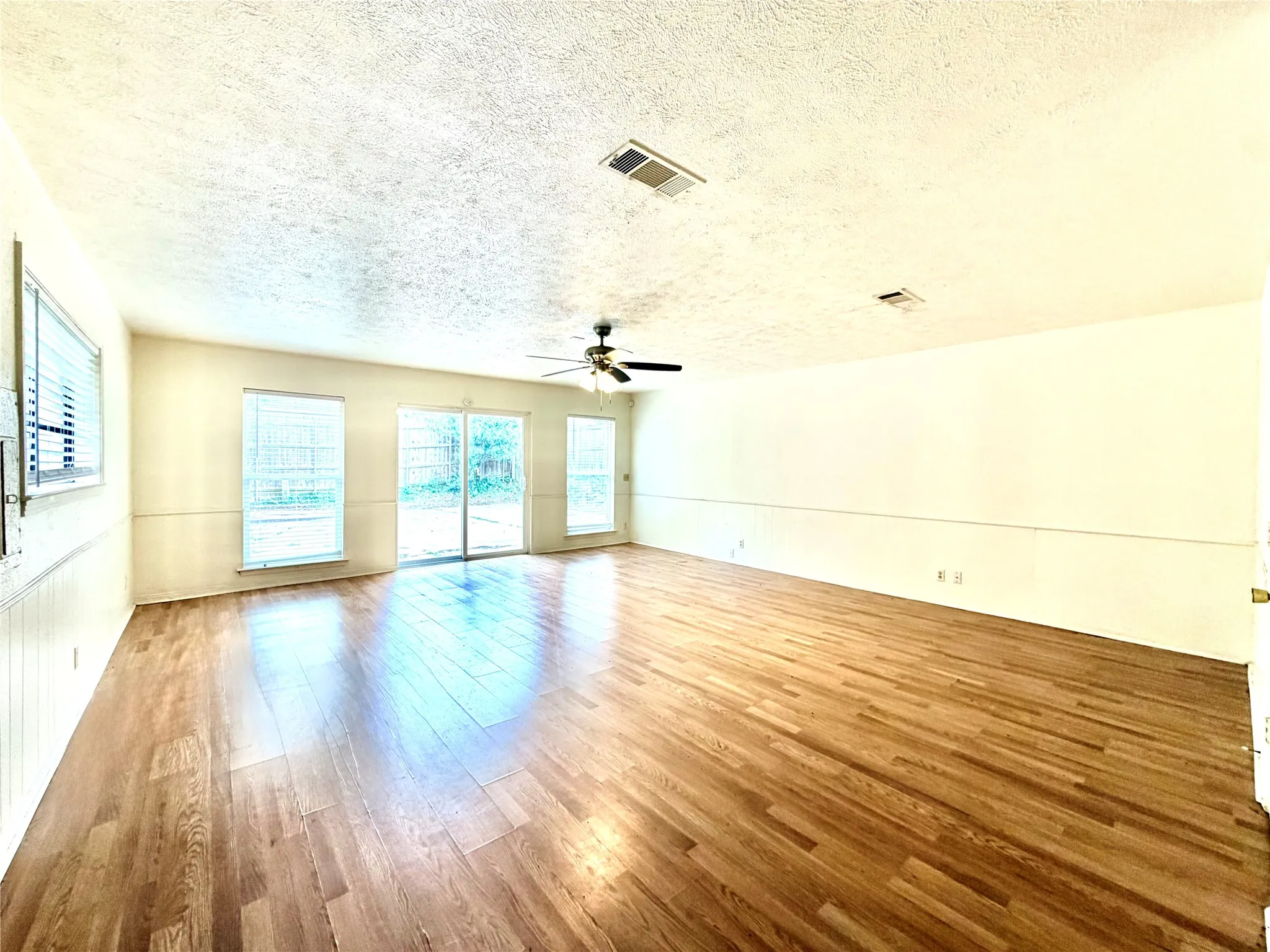 Single Family Residence For Rent in Denton County , 1416 Sandy Creek Drive, Denton, Texas 76205, 4 Bedroom, 2 Bathroom, Garage spaces, 2,108 Sqft, built in 1974, mls#21243172, Real Estate Agent in Denton, Homes For Rent in Denton county, Homes For Rent in Denton, Realtor in Denton Texas, Real Estate Brokerage Independent Realty Texas, Luminita Cordes Realtor