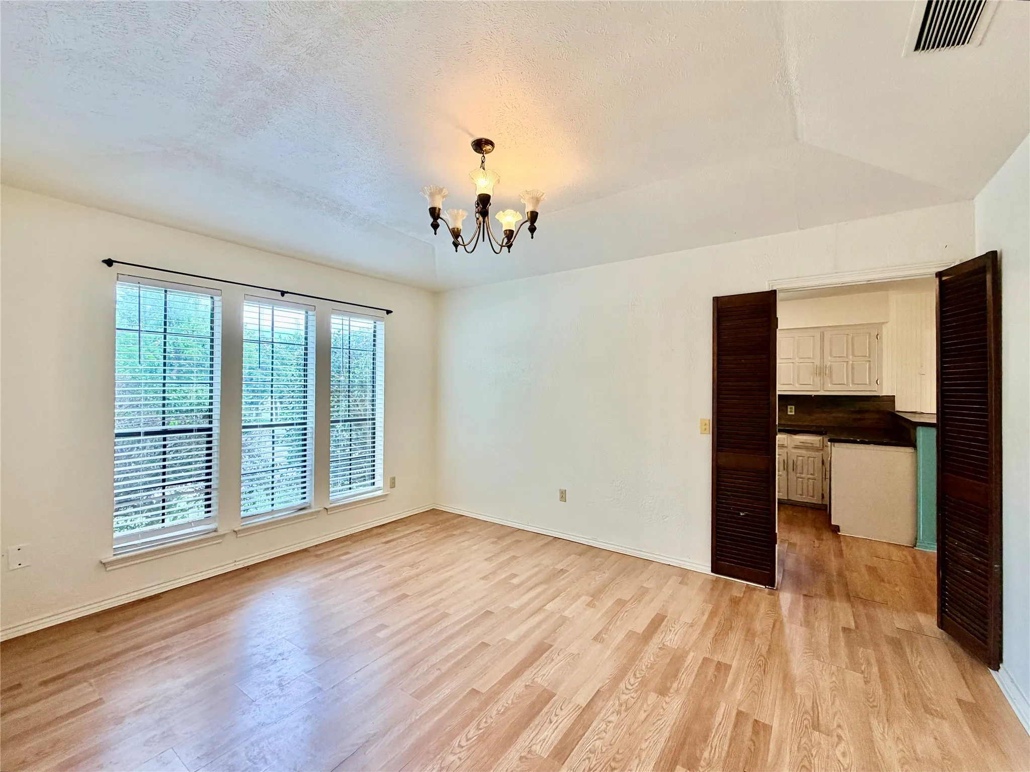Single Family Residence For Rent in Denton County , 1416 Sandy Creek Drive, Denton, Texas 76205, 4 Bedroom, 2 Bathroom, Garage spaces, 2,108 Sqft, built in 1974, mls#21243172, Real Estate Agent in Denton, Homes For Rent in Denton county, Homes For Rent in Denton, Realtor in Denton Texas, Real Estate Brokerage Independent Realty Texas, Luminita Cordes Realtor