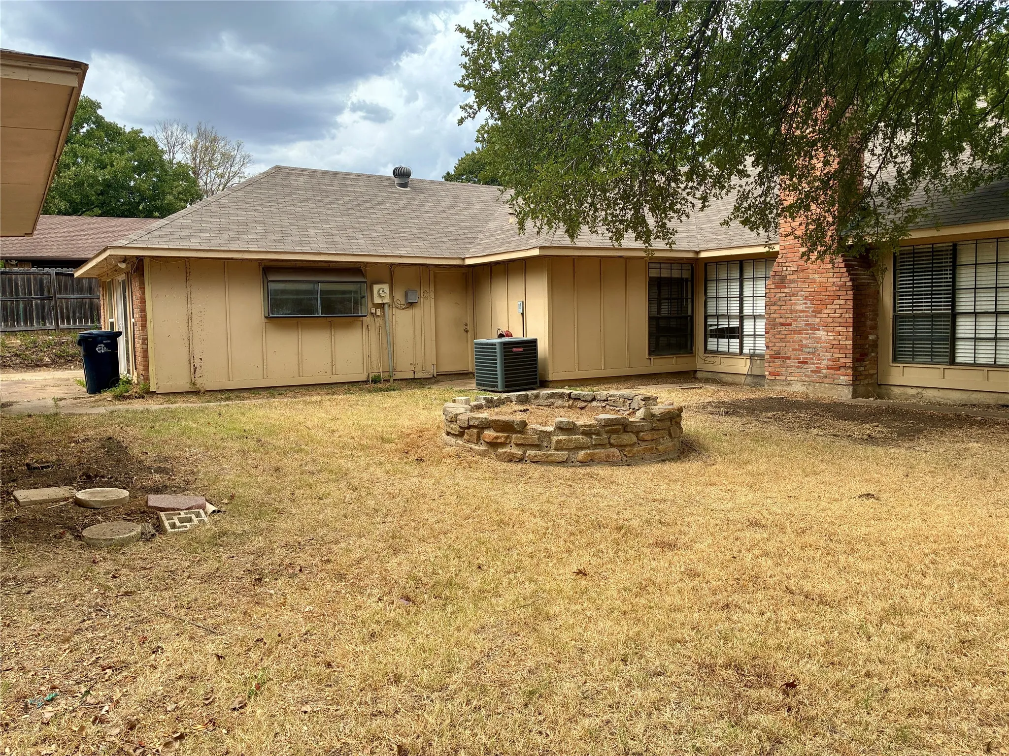 Single Family Residence For Rent in Denton County , 1416 Sandy Creek Drive, Denton, Texas 76205, 4 Bedroom, 2 Bathroom, Garage spaces, 2,108 Sqft, built in 1974, mls#21243172, Real Estate Agent in Denton, Homes For Rent in Denton county, Homes For Rent in Denton, Realtor in Denton Texas, Real Estate Brokerage Independent Realty Texas, Luminita Cordes Realtor