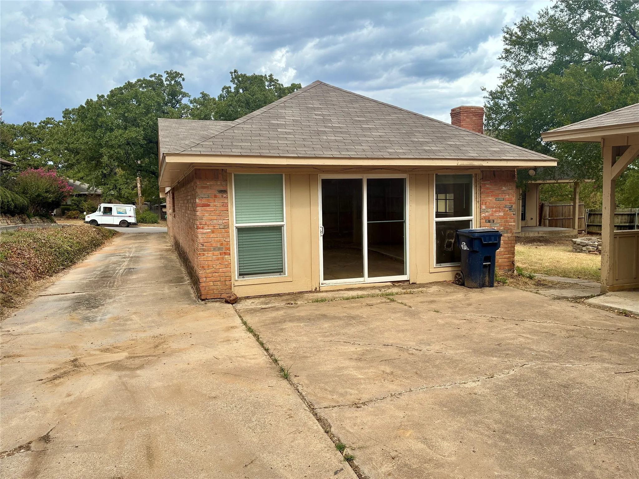 Single Family Residence For Rent in Denton County , 1416 Sandy Creek Drive, Denton, Texas 76205, 4 Bedroom, 2 Bathroom, Garage spaces, 2,108 Sqft, built in 1974, mls#21243172, Real Estate Agent in Denton, Homes For Rent in Denton county, Homes For Rent in Denton, Realtor in Denton Texas, Real Estate Brokerage Independent Realty Texas, Luminita Cordes Realtor