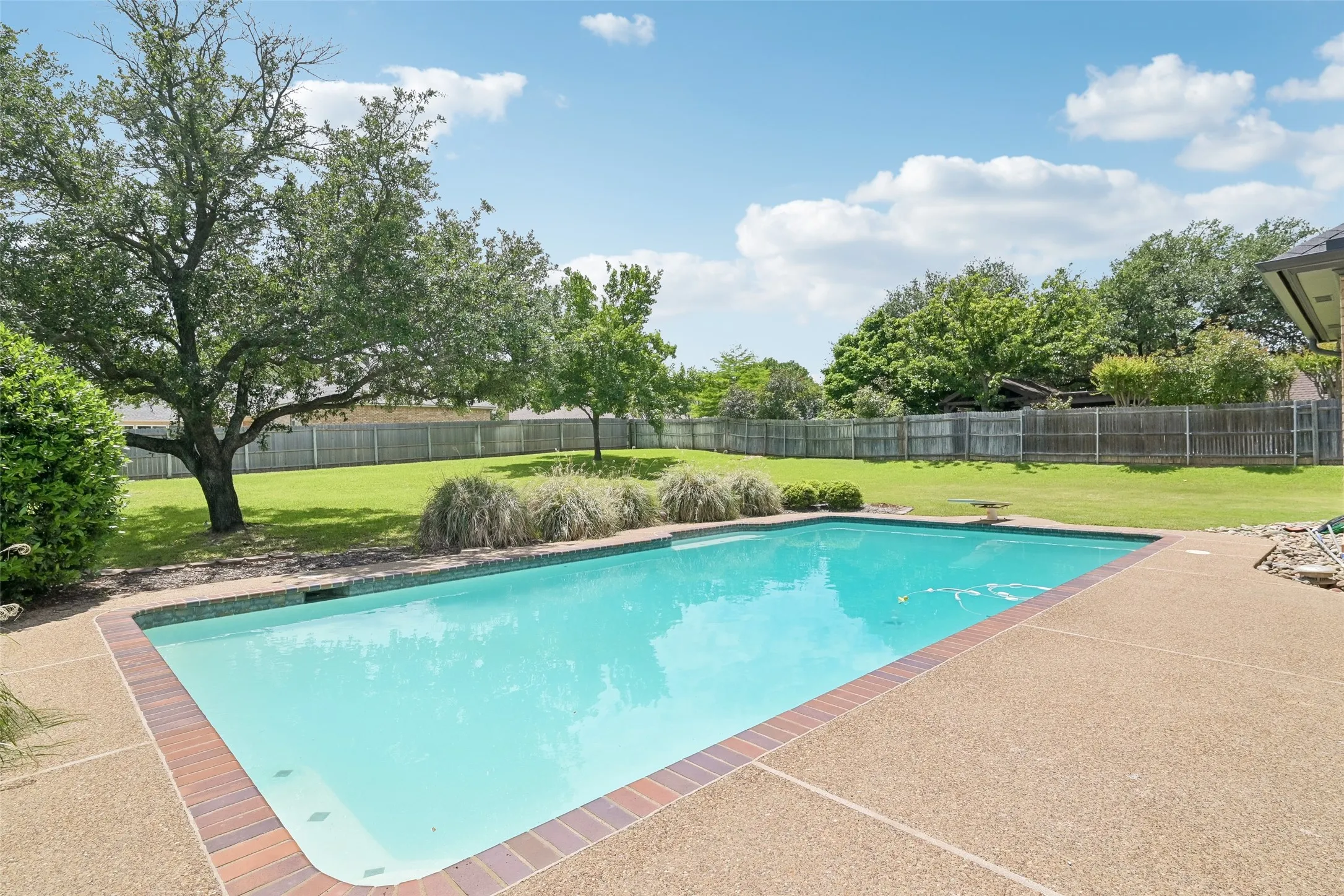 Single Family Residence For Sale in Tarrant County , 1510 Rockwood Drive, Keller, Texas 76248, 4 Bedroom, 3 Bathroom, 2 Garage spaces, 2,707 Sqft, built in 1988, mls#21264297, Real Estate Agent in Keller, Homes For Sale in Tarrant county, Homes For Sale in Keller, Realtor in Keller Texas, Real Estate Brokerage Independent Realty Texas, Luminita Cordes Realtor