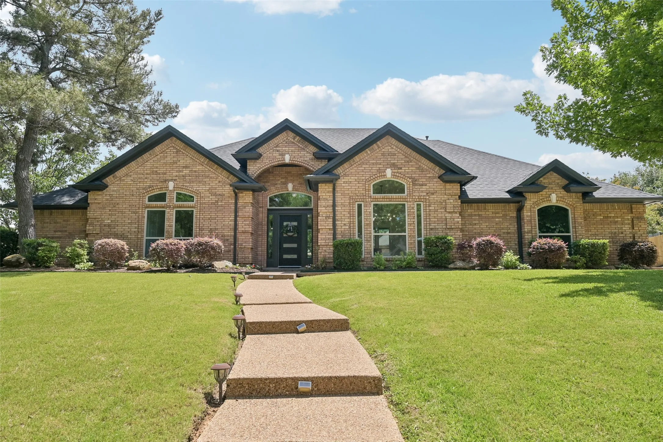 Single Family Residence For Sale in Tarrant County , 1510 Rockwood Drive, Keller, Texas 76248, 4 Bedroom, 3 Bathroom, 2 Garage spaces, 2,707 Sqft, built in 1988, mls#21264297, Real Estate Agent in Keller, Homes For Sale in Tarrant county, Homes For Sale in Keller, Realtor in Keller Texas, Real Estate Brokerage Independent Realty Texas, Luminita Cordes Realtor