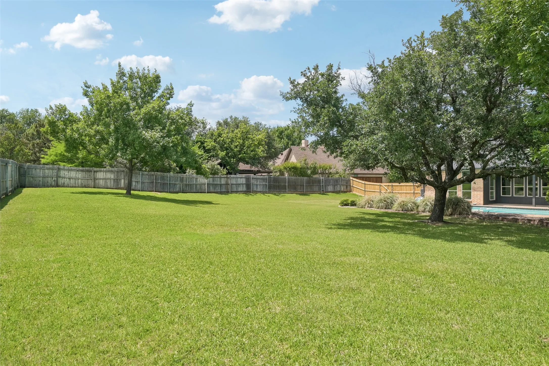 Single Family Residence For Sale in Tarrant County , 1510 Rockwood Drive, Keller, Texas 76248, 4 Bedroom, 3 Bathroom, 2 Garage spaces, 2,707 Sqft, built in 1988, mls#21264297, Real Estate Agent in Keller, Homes For Sale in Tarrant county, Homes For Sale in Keller, Realtor in Keller Texas, Real Estate Brokerage Independent Realty Texas, Luminita Cordes Realtor
