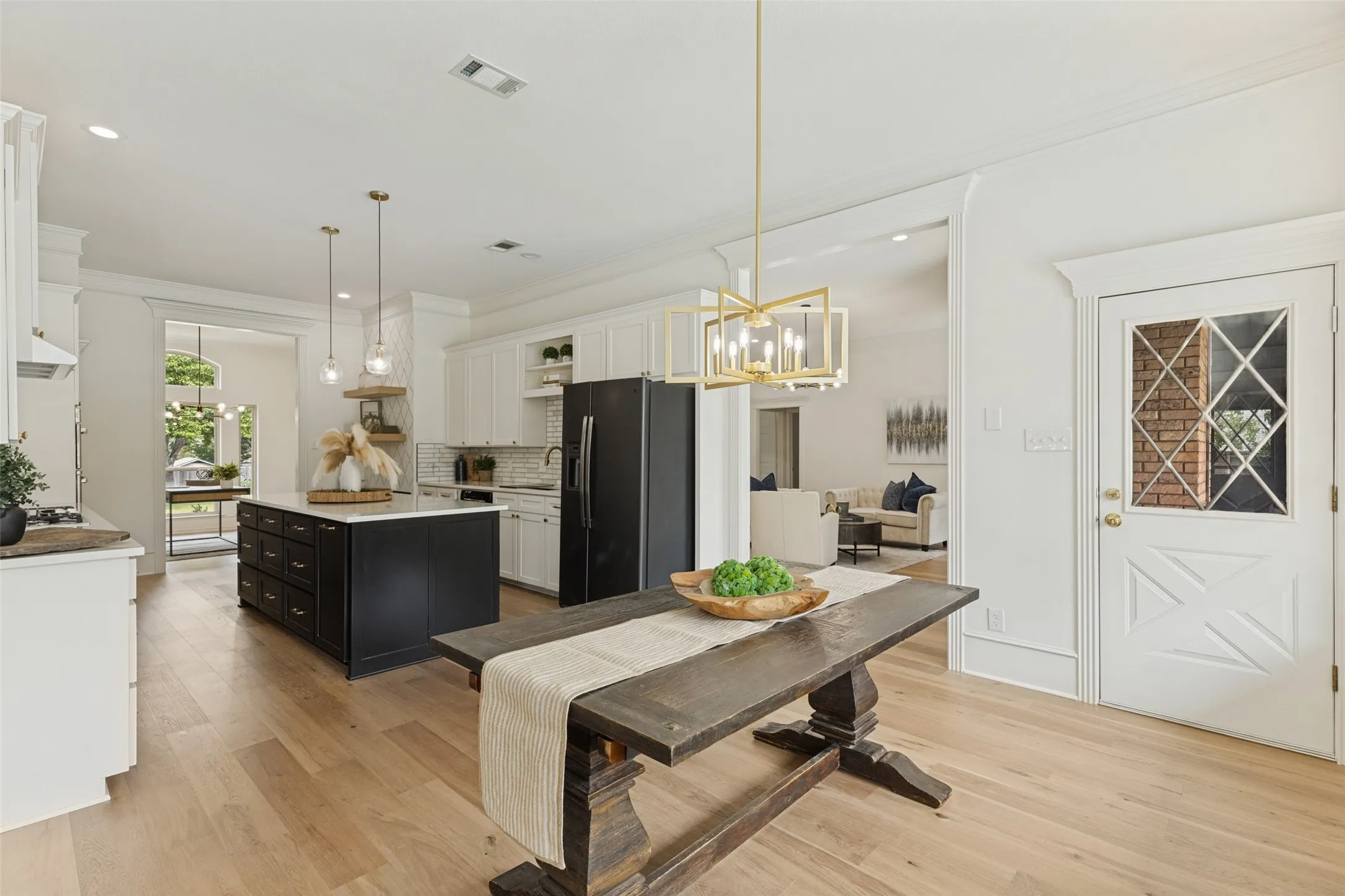 Single Family Residence For Sale in Tarrant County , 1510 Rockwood Drive, Keller, Texas 76248, 4 Bedroom, 3 Bathroom, 2 Garage spaces, 2,707 Sqft, built in 1988, mls#21264297, Real Estate Agent in Keller, Homes For Sale in Tarrant county, Homes For Sale in Keller, Realtor in Keller Texas, Real Estate Brokerage Independent Realty Texas, Luminita Cordes Realtor