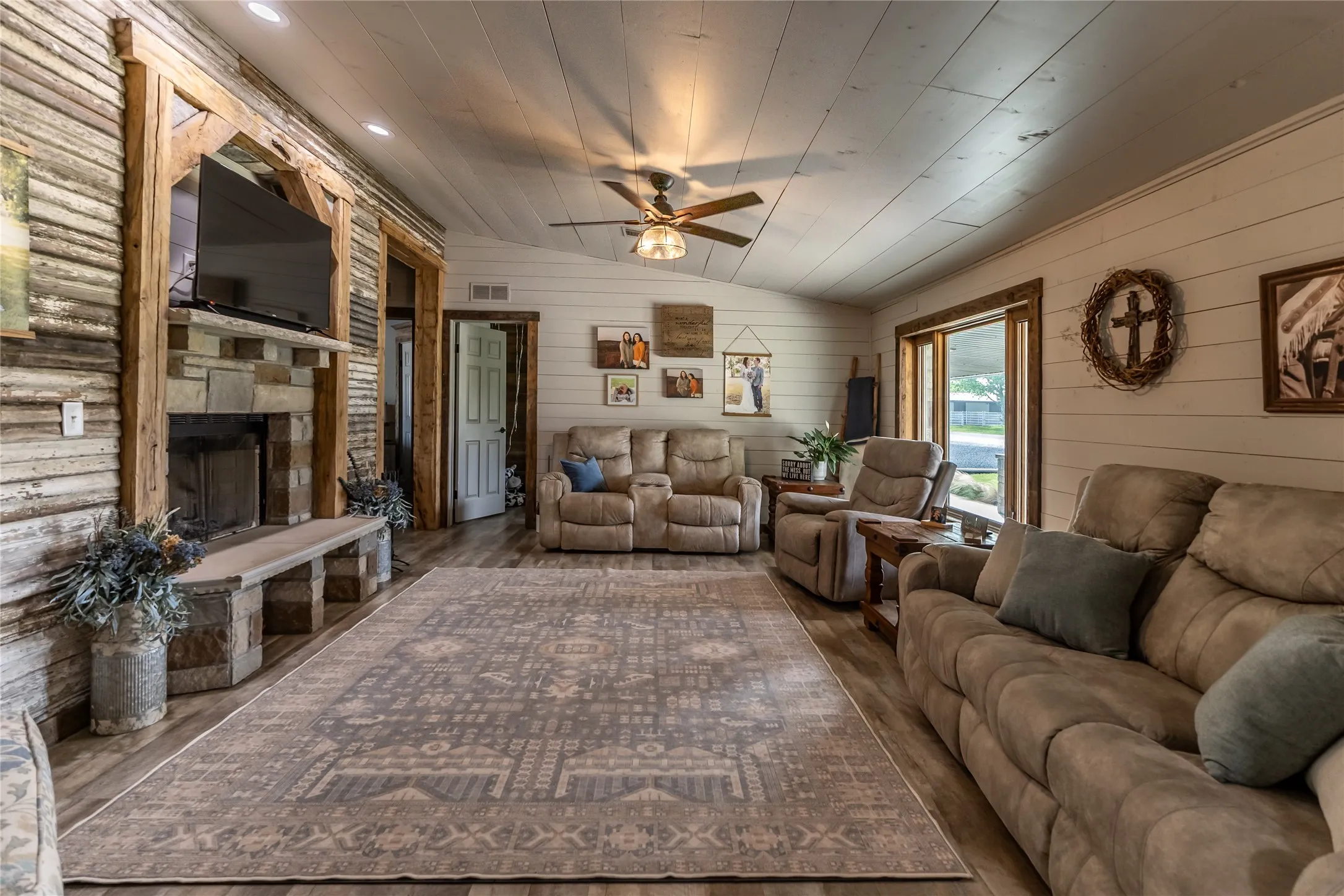 Farm For Sale in Erath County , 24183 S US 281, Hico, Texas 76457, 4 Bedroom, 3 Bathroom, Garage spaces, 2,160 Sqft, built in 1999, mls#21265000, Real Estate Agent in Hico, Homes For Sale in Erath county, Homes For Sale in Hico, Realtor in Hico Texas, Real Estate Brokerage Independent Realty Texas, Luminita Cordes Realtor