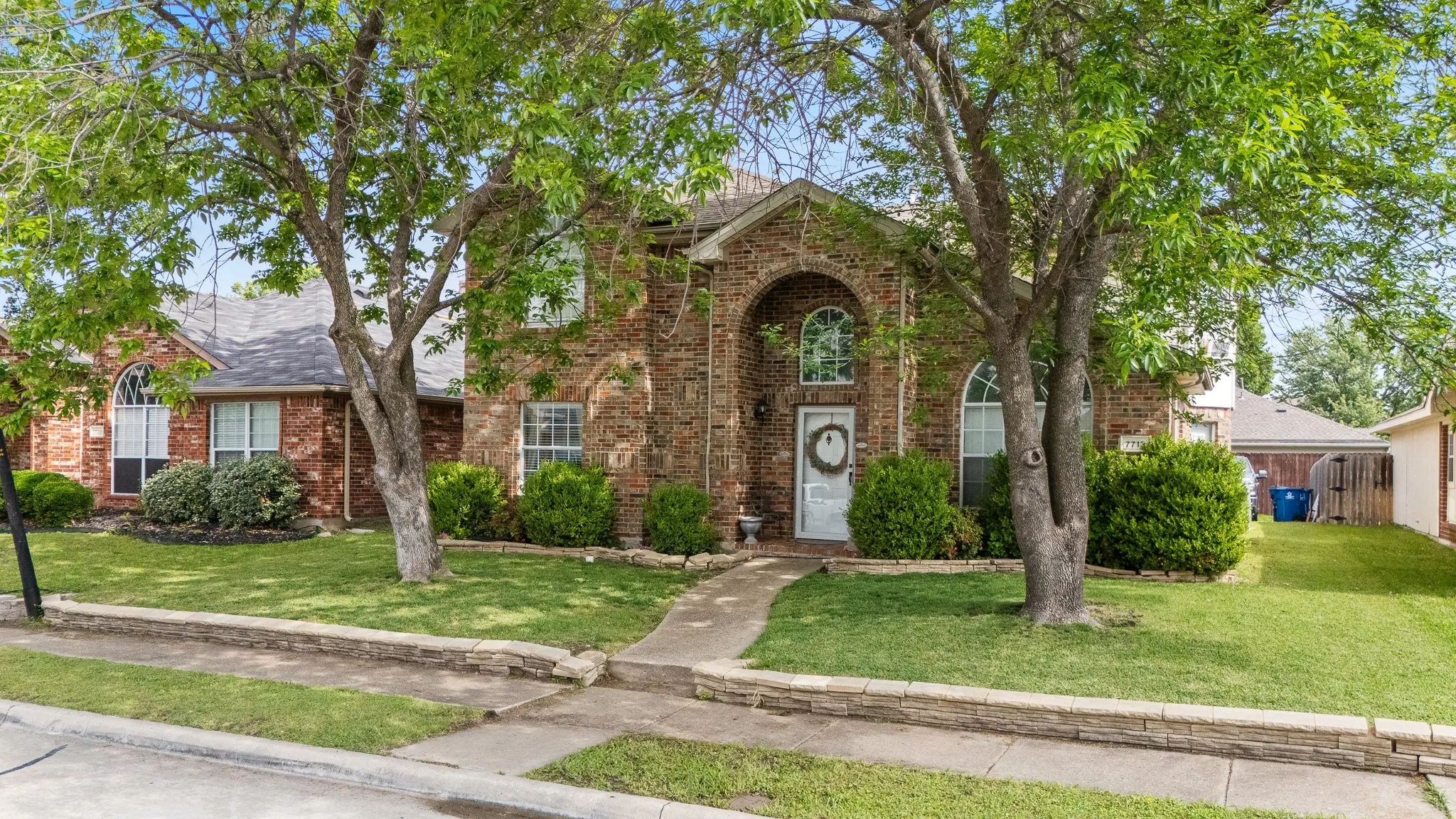 Single Family Residence For Sale in Dallas County , 7713 Harbor Drive, Rowlett, Texas 75088, 3 Bedrooms, 3 Bathrooms, 2 Garage spaces, 2,129 Sqft, built in 1995, Price $359,000, mls#21259425, Real Estate Agent in Rowlett, Homes For Sale in Dallas county, Homes For Sale in Rowlett, Realtor in Rowlett Texas, Real Estate Brokerage Independent Realty Texas, Luminita Cordes Realtor