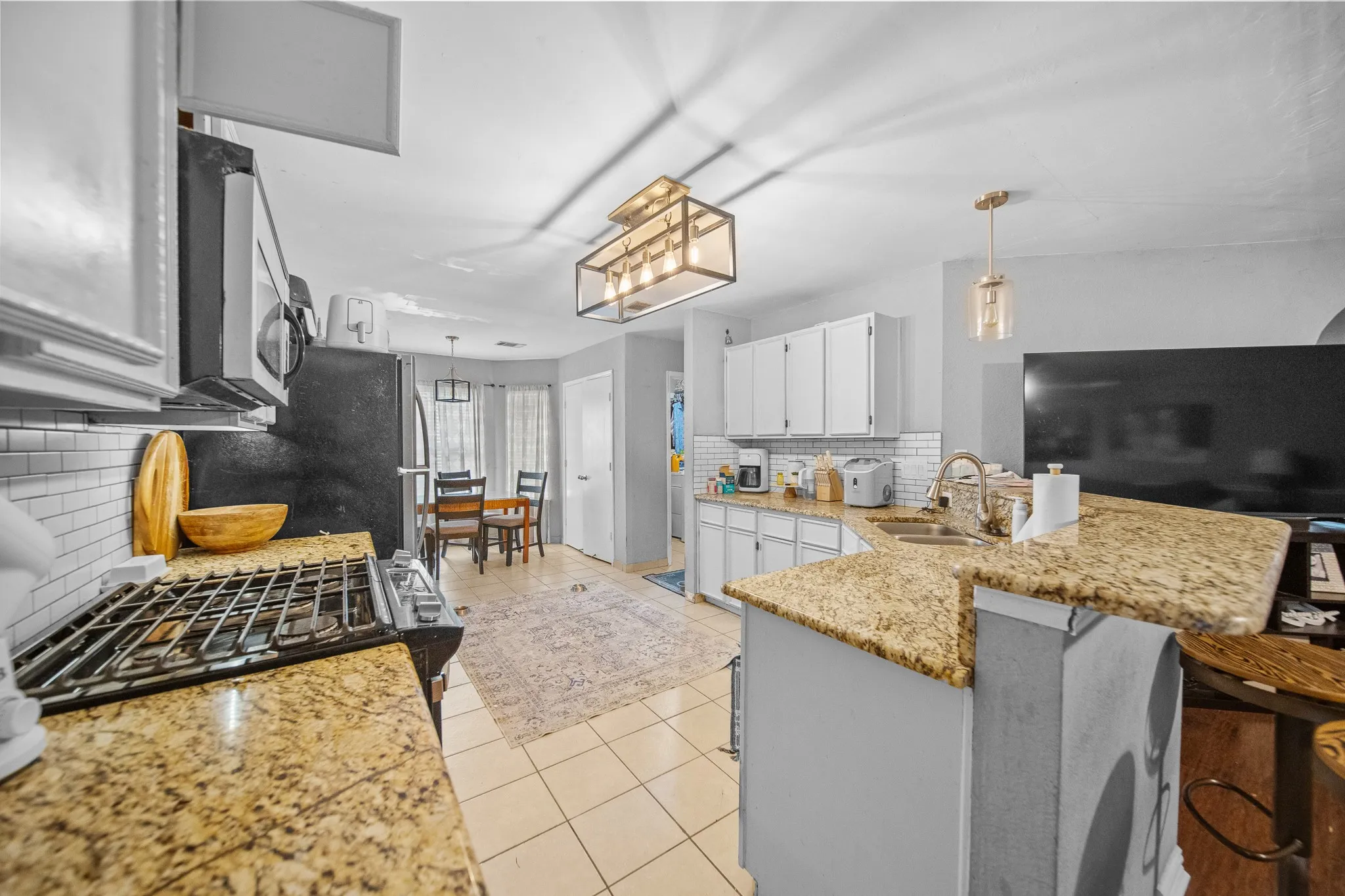 Single Family Residence For Sale in Dallas County , 7713 Harbor Drive, Rowlett, Texas 75088, 3 Bedrooms, 3 Bathrooms, 2 Garage spaces, 2,129 Sqft, built in 1995, Price $359,000, mls#21259425, Real Estate Agent in Rowlett, Homes For Sale in Dallas county, Homes For Sale in Rowlett, Realtor in Rowlett Texas, Real Estate Brokerage Independent Realty Texas, Luminita Cordes Realtor