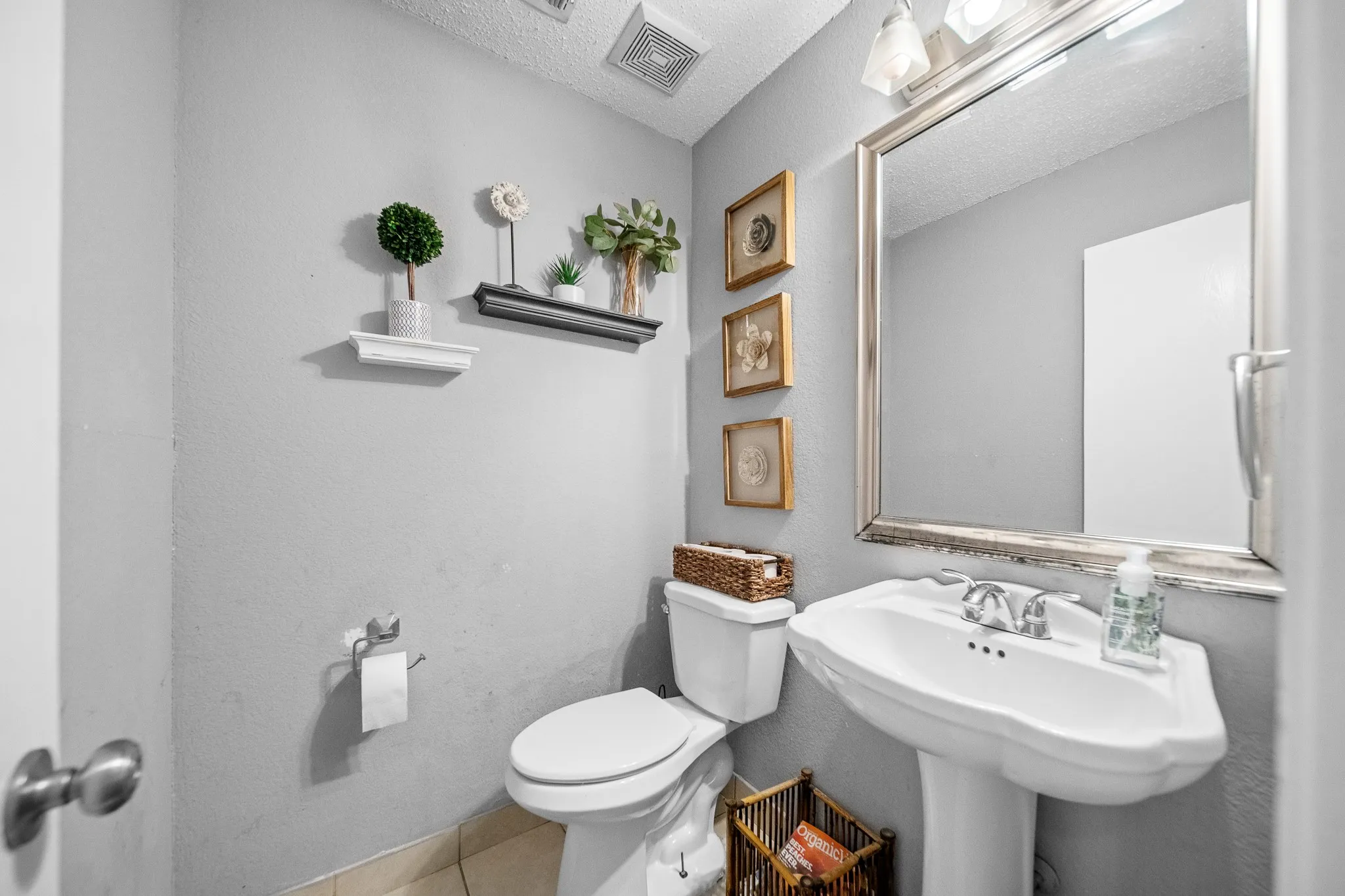 Single Family Residence For Sale in Dallas County , 7713 Harbor Drive, Rowlett, Texas 75088, 3 Bedrooms, 3 Bathrooms, 2 Garage spaces, 2,129 Sqft, built in 1995, Price $359,000, mls#21259425, Real Estate Agent in Rowlett, Homes For Sale in Dallas county, Homes For Sale in Rowlett, Realtor in Rowlett Texas, Real Estate Brokerage Independent Realty Texas, Luminita Cordes Realtor