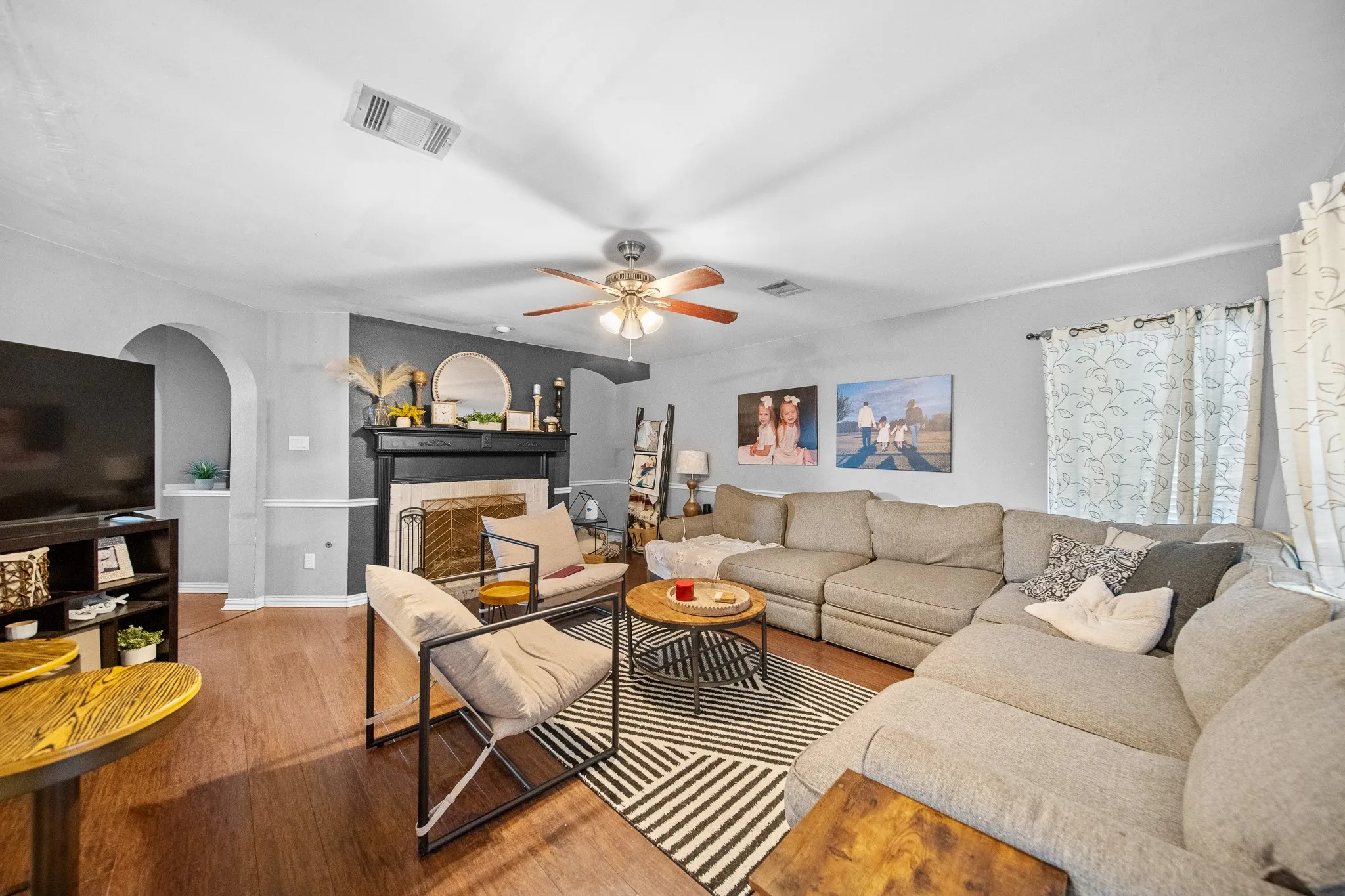 Single Family Residence For Sale in Dallas County , 7713 Harbor Drive, Rowlett, Texas 75088, 3 Bedrooms, 3 Bathrooms, 2 Garage spaces, 2,129 Sqft, built in 1995, Price $359,000, mls#21259425, Real Estate Agent in Rowlett, Homes For Sale in Dallas county, Homes For Sale in Rowlett, Realtor in Rowlett Texas, Real Estate Brokerage Independent Realty Texas, Luminita Cordes Realtor