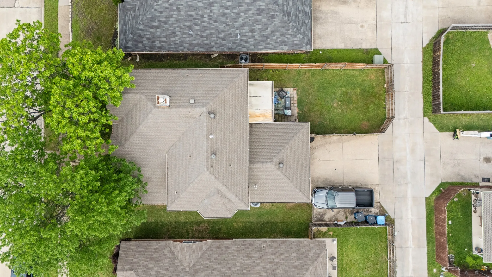 Single Family Residence For Sale in Dallas County , 7713 Harbor Drive, Rowlett, Texas 75088, 3 Bedrooms, 3 Bathrooms, 2 Garage spaces, 2,129 Sqft, built in 1995, Price $359,000, mls#21259425, Real Estate Agent in Rowlett, Homes For Sale in Dallas county, Homes For Sale in Rowlett, Realtor in Rowlett Texas, Real Estate Brokerage Independent Realty Texas, Luminita Cordes Realtor