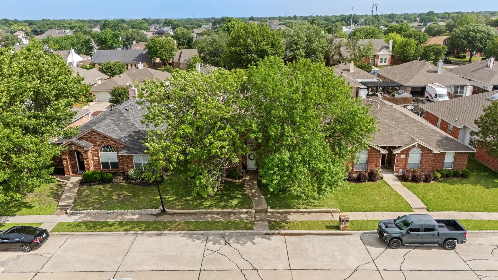 Single Family Residence For Sale in Dallas County , 7713 Harbor Drive, Rowlett, Texas 75088, 3 Bedrooms, 3 Bathrooms, 2 Garage spaces, 2,129 Sqft, built in 1995, Price $359,000, mls#21259425, Real Estate Agent in Rowlett, Homes For Sale in Dallas county, Homes For Sale in Rowlett, Realtor in Rowlett Texas, Real Estate Brokerage Independent Realty Texas, Luminita Cordes Realtor
