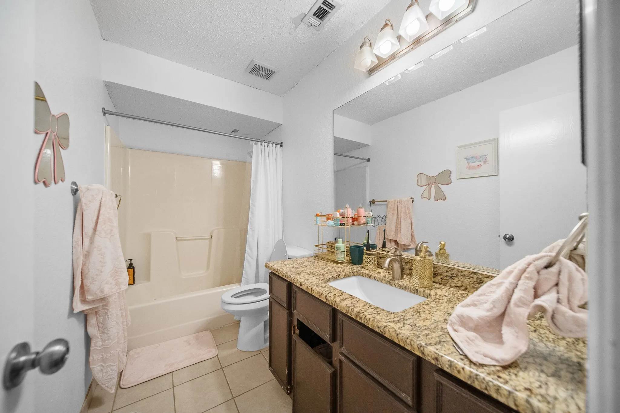 Single Family Residence For Sale in Dallas County , 7713 Harbor Drive, Rowlett, Texas 75088, 3 Bedrooms, 3 Bathrooms, 2 Garage spaces, 2,129 Sqft, built in 1995, Price $359,000, mls#21259425, Real Estate Agent in Rowlett, Homes For Sale in Dallas county, Homes For Sale in Rowlett, Realtor in Rowlett Texas, Real Estate Brokerage Independent Realty Texas, Luminita Cordes Realtor