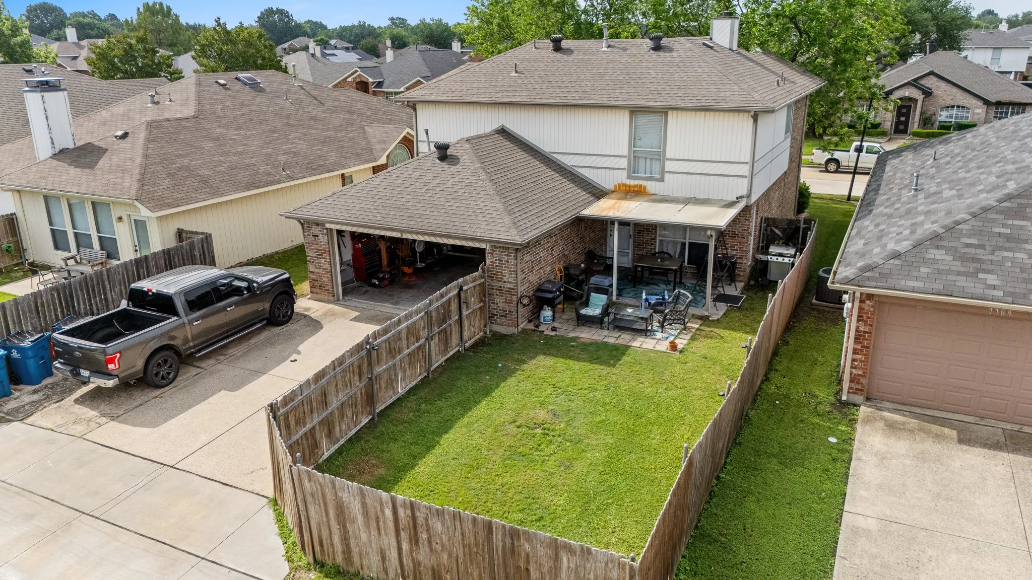 Single Family Residence For Sale in Dallas County , 7713 Harbor Drive, Rowlett, Texas 75088, 3 Bedrooms, 3 Bathrooms, 2 Garage spaces, 2,129 Sqft, built in 1995, Price $359,000, mls#21259425, Real Estate Agent in Rowlett, Homes For Sale in Dallas county, Homes For Sale in Rowlett, Realtor in Rowlett Texas, Real Estate Brokerage Independent Realty Texas, Luminita Cordes Realtor