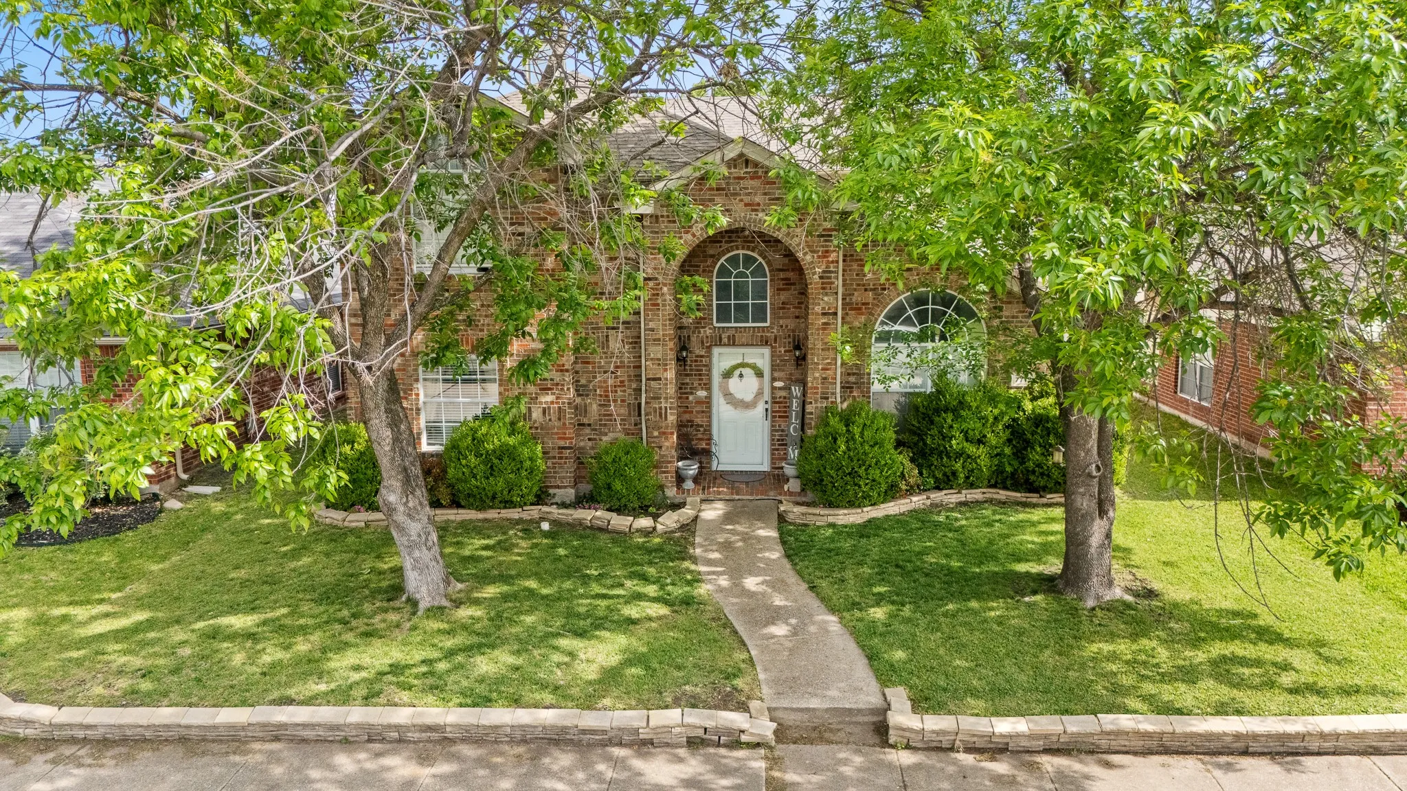Single Family Residence For Sale in Dallas County , 7713 Harbor Drive, Rowlett, Texas 75088, 3 Bedrooms, 3 Bathrooms, 2 Garage spaces, 2,129 Sqft, built in 1995, Price $359,000, mls#21259425, Real Estate Agent in Rowlett, Homes For Sale in Dallas county, Homes For Sale in Rowlett, Realtor in Rowlett Texas, Real Estate Brokerage Independent Realty Texas, Luminita Cordes Realtor