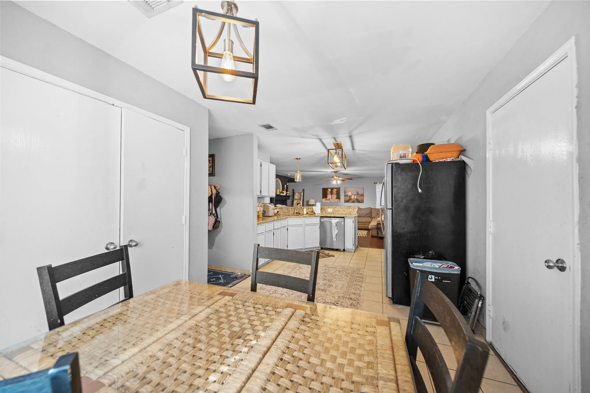 Single Family Residence For Sale in Dallas County , 7713 Harbor Drive, Rowlett, Texas 75088, 3 Bedrooms, 3 Bathrooms, 2 Garage spaces, 2,129 Sqft, built in 1995, Price $359,000, mls#21259425, Real Estate Agent in Rowlett, Homes For Sale in Dallas county, Homes For Sale in Rowlett, Realtor in Rowlett Texas, Real Estate Brokerage Independent Realty Texas, Luminita Cordes Realtor