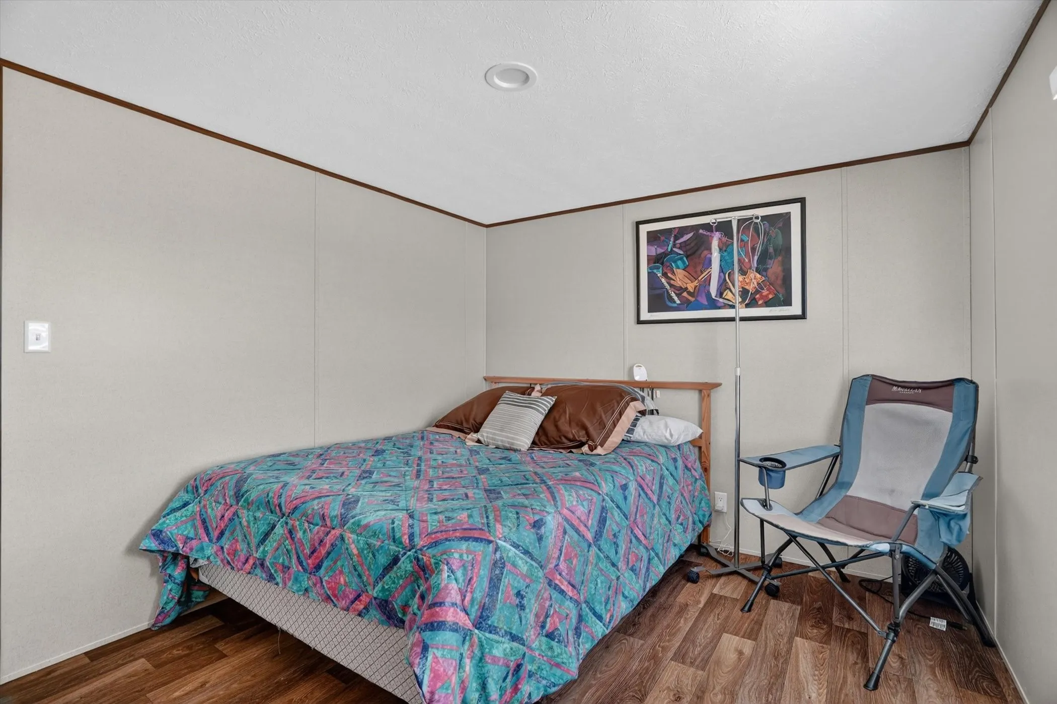 multiple options for bedroom furniture layout