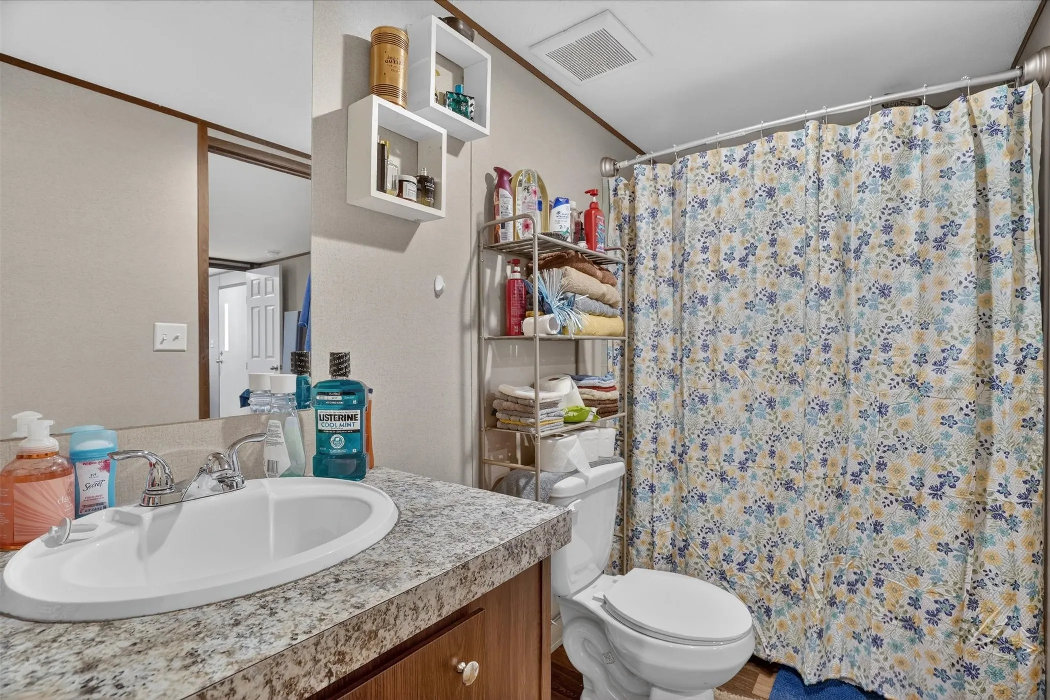 primary bathroom with tub/shower