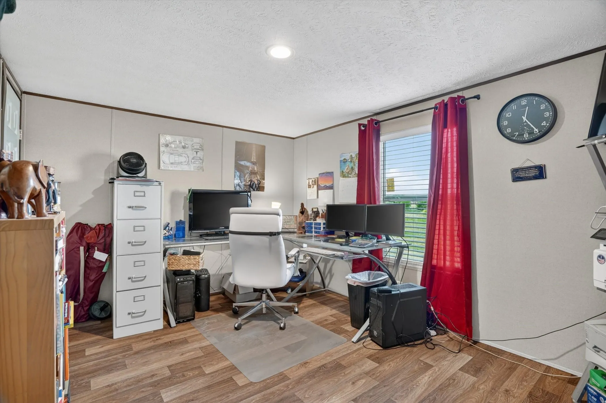 sufficient space for home office