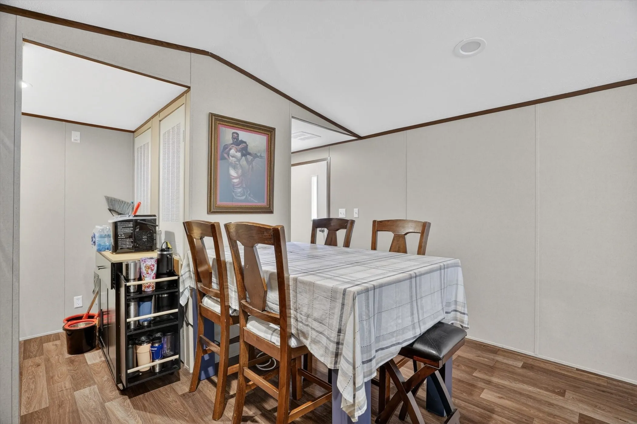 dining area seating