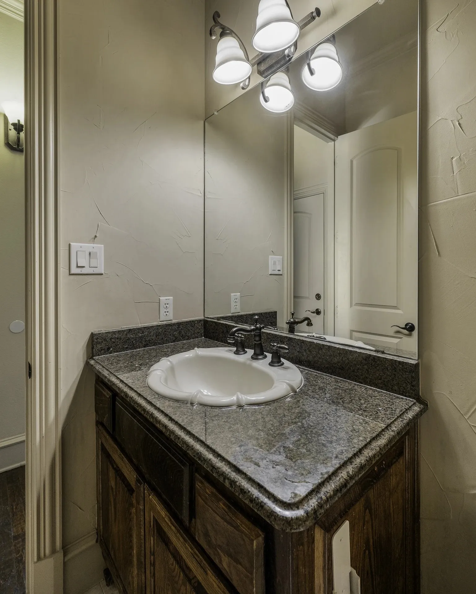 Single Family Residence For Sale in Denton County , 6916 cannon falls Drive, Plano, Texas 75024, 3 Bedrooms, 4 Bathrooms, 2 Garage spaces, 4,349 Sqft, built in 2006, Price $867,000, mls#21265189, Real Estate Agent in Plano, Homes For Sale in Denton county, Homes For Sale in Plano, Realtor in Plano Texas, Real Estate Brokerage Independent Realty Texas, Luminita Cordes Realtor
