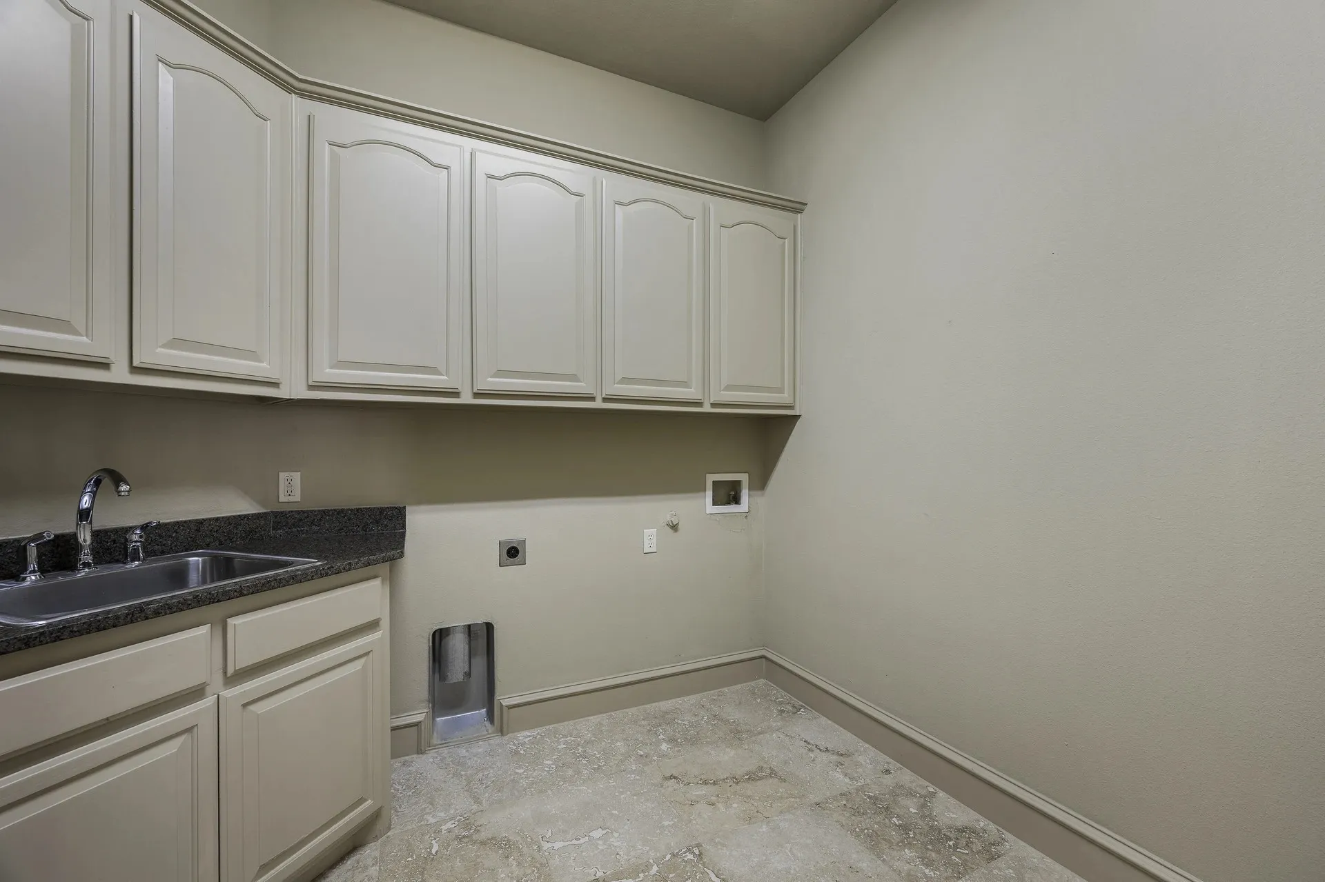 Single Family Residence For Sale in Denton County , 6916 cannon falls Drive, Plano, Texas 75024, 3 Bedrooms, 4 Bathrooms, 2 Garage spaces, 4,349 Sqft, built in 2006, Price $867,000, mls#21265189, Real Estate Agent in Plano, Homes For Sale in Denton county, Homes For Sale in Plano, Realtor in Plano Texas, Real Estate Brokerage Independent Realty Texas, Luminita Cordes Realtor