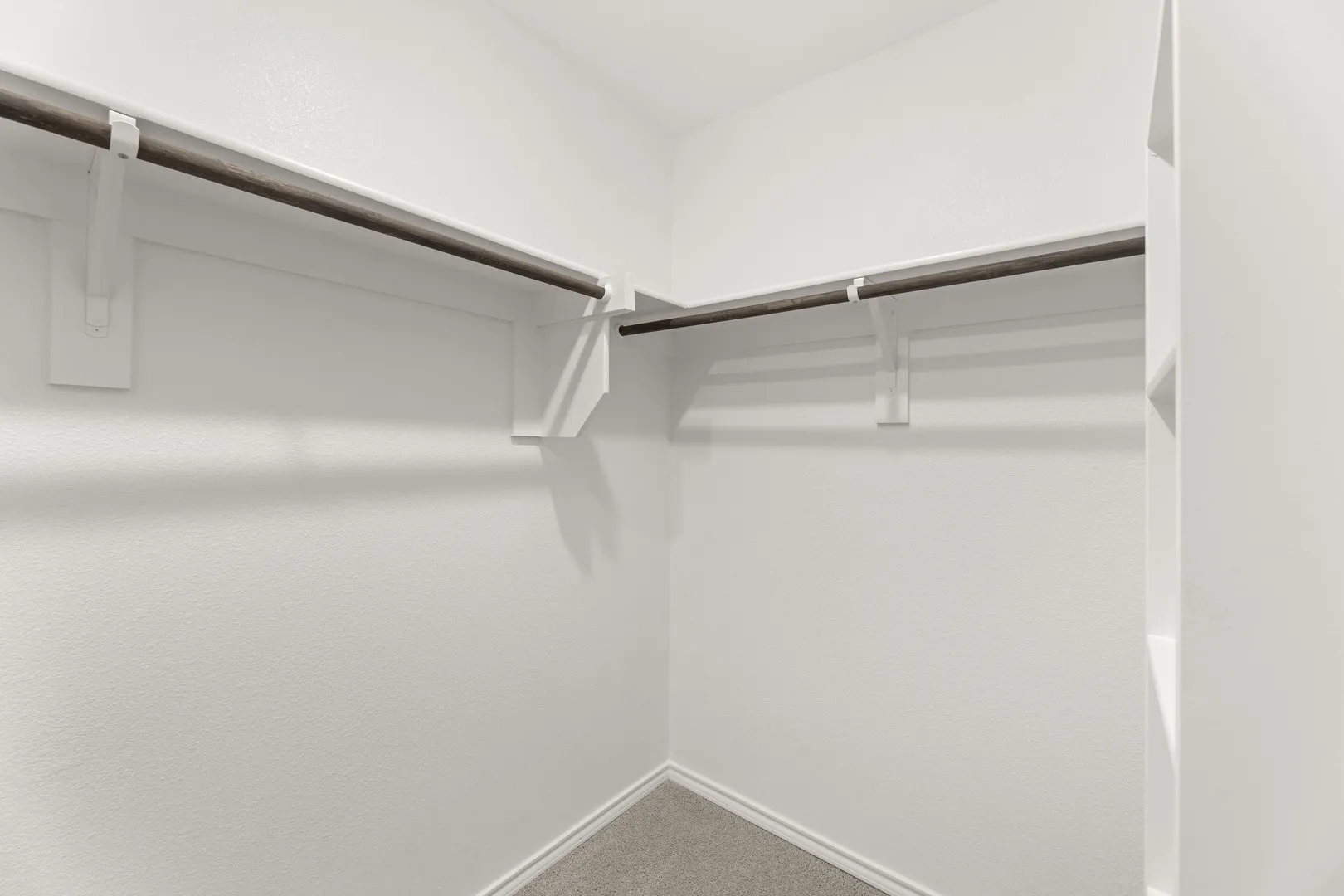 20. 5232 Roll Cast - Closet