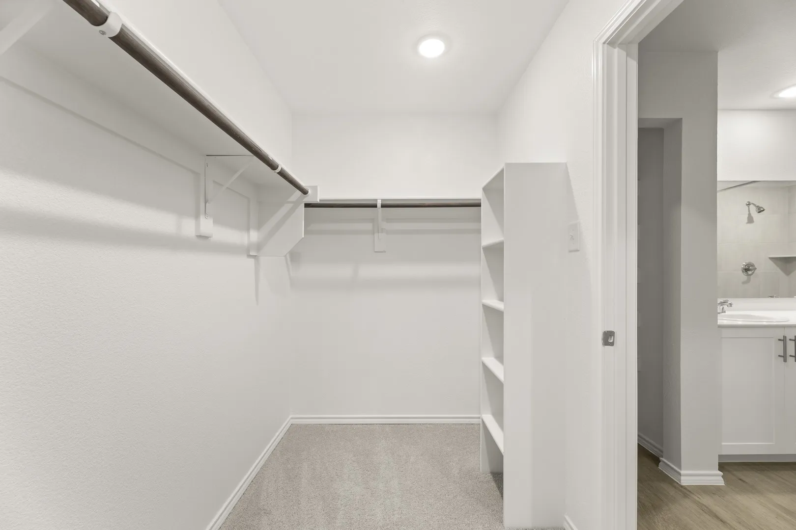 24. 5236 Roll Cast - Closet