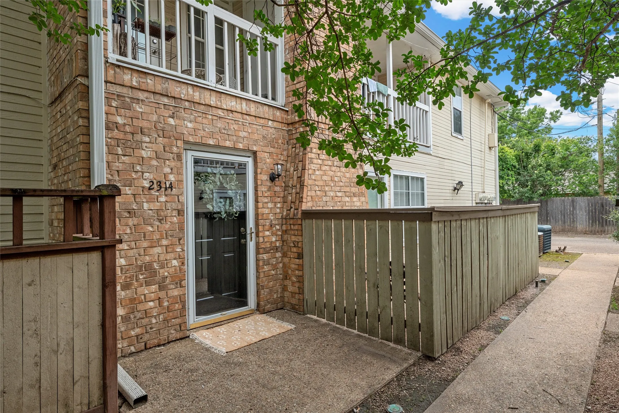 Condominium For Sale in Mc Lennan County , 2314 Melissa Drive, Waco, Texas 76708, 2 Bedroom, 1 Bathroom, Garage spaces, 1,024 Sqft, built in 1982, mls#21264343, Real Estate Agent in Waco, Homes For Sale in Mc Lennan county, Homes For Sale in Waco, Realtor in Waco Texas, Real Estate Brokerage Independent Realty Texas, Luminita Cordes Realtor