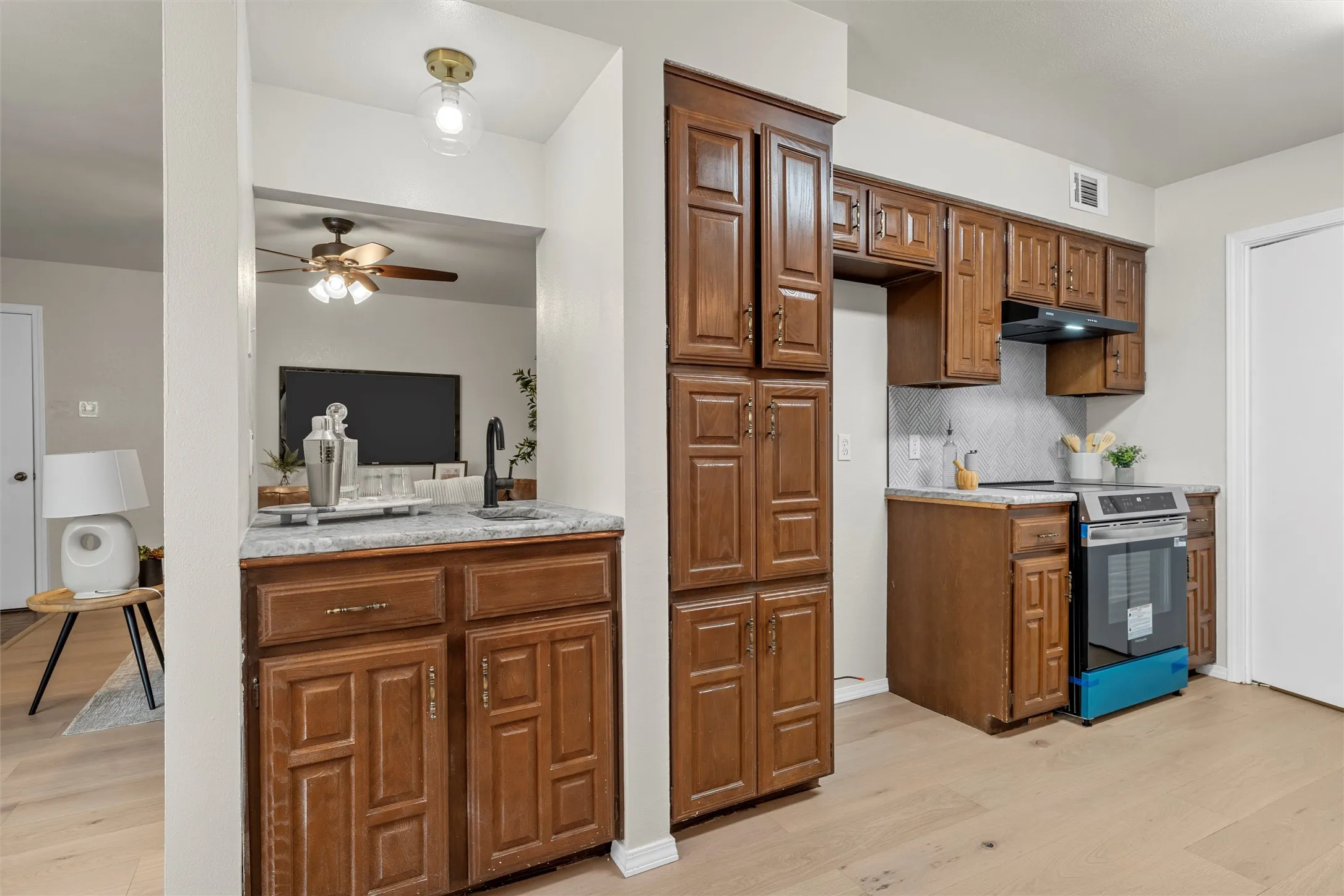 Condominium For Sale in Mc Lennan County , 2314 Melissa Drive, Waco, Texas 76708, 2 Bedroom, 1 Bathroom, Garage spaces, 1,024 Sqft, built in 1982, mls#21264343, Real Estate Agent in Waco, Homes For Sale in Mc Lennan county, Homes For Sale in Waco, Realtor in Waco Texas, Real Estate Brokerage Independent Realty Texas, Luminita Cordes Realtor