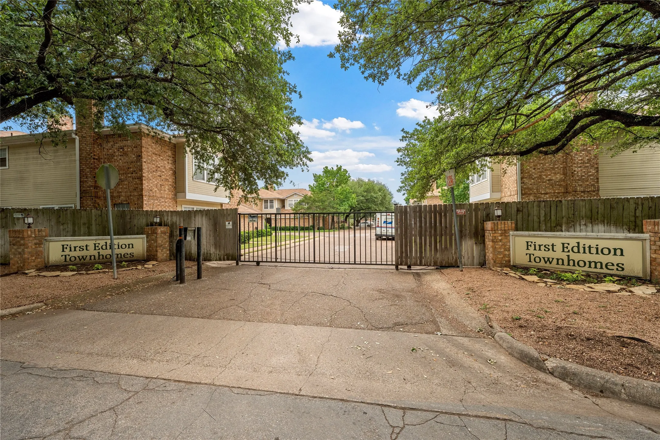 Condominium For Sale in Mc Lennan County , 2314 Melissa Drive, Waco, Texas 76708, 2 Bedroom, 1 Bathroom, Garage spaces, 1,024 Sqft, built in 1982, mls#21264343, Real Estate Agent in Waco, Homes For Sale in Mc Lennan county, Homes For Sale in Waco, Realtor in Waco Texas, Real Estate Brokerage Independent Realty Texas, Luminita Cordes Realtor