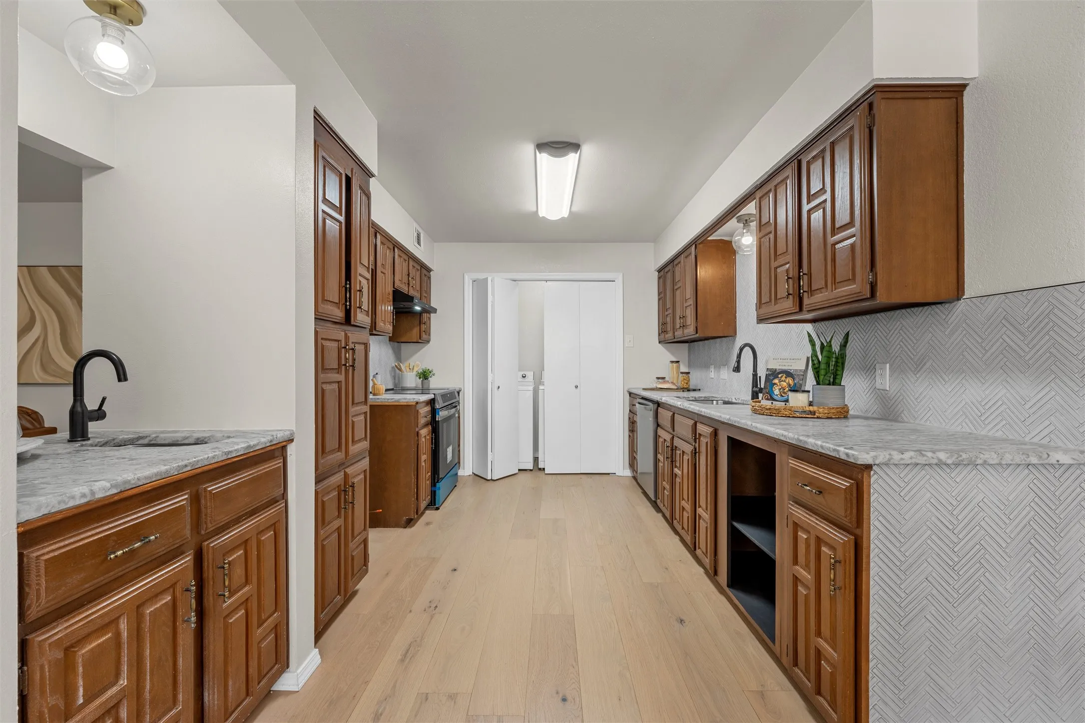 Condominium For Sale in Mc Lennan County , 2314 Melissa Drive, Waco, Texas 76708, 2 Bedroom, 1 Bathroom, Garage spaces, 1,024 Sqft, built in 1982, mls#21264343, Real Estate Agent in Waco, Homes For Sale in Mc Lennan county, Homes For Sale in Waco, Realtor in Waco Texas, Real Estate Brokerage Independent Realty Texas, Luminita Cordes Realtor