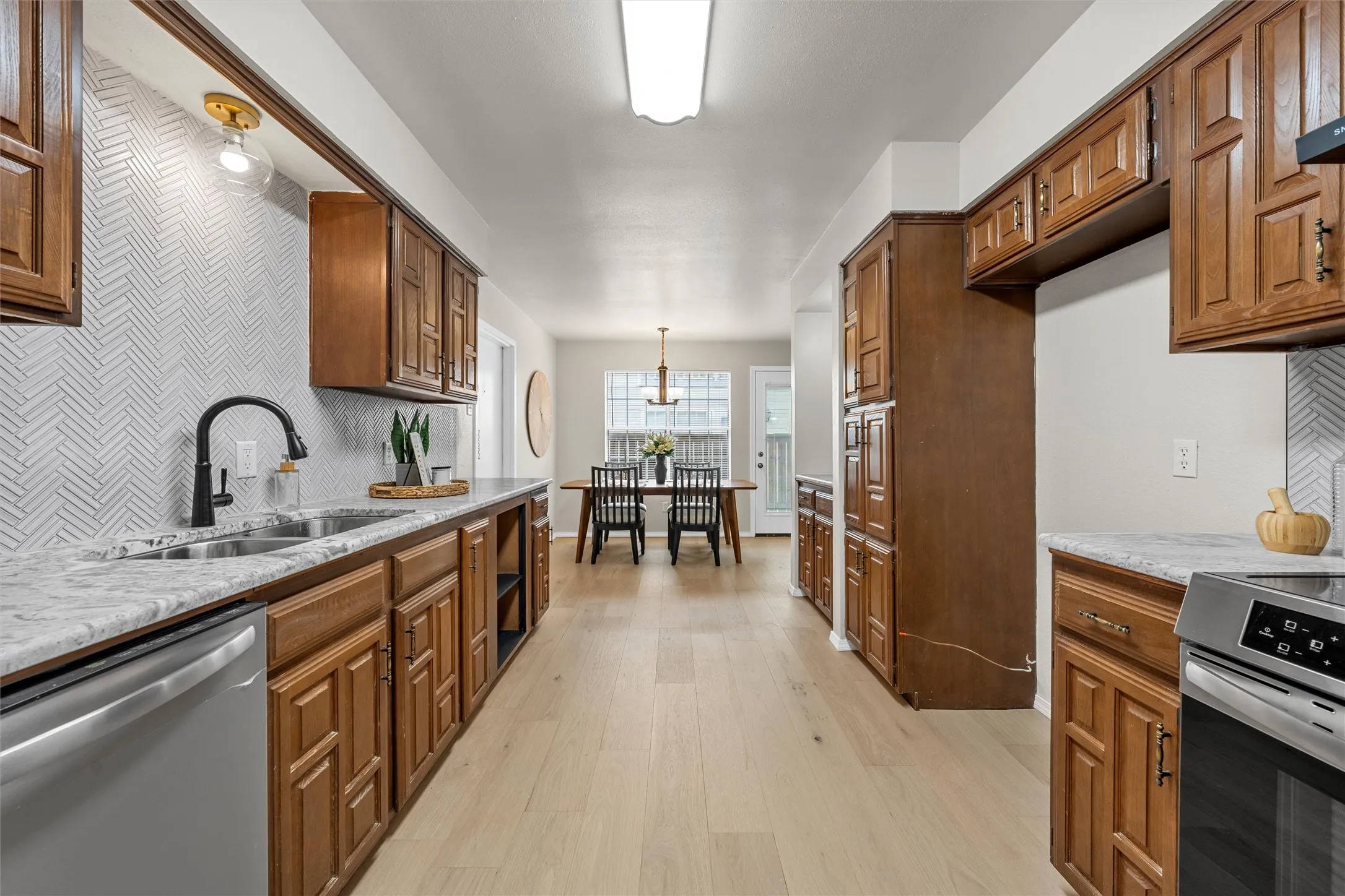 Condominium For Sale in Mc Lennan County , 2314 Melissa Drive, Waco, Texas 76708, 2 Bedroom, 1 Bathroom, Garage spaces, 1,024 Sqft, built in 1982, mls#21264343, Real Estate Agent in Waco, Homes For Sale in Mc Lennan county, Homes For Sale in Waco, Realtor in Waco Texas, Real Estate Brokerage Independent Realty Texas, Luminita Cordes Realtor