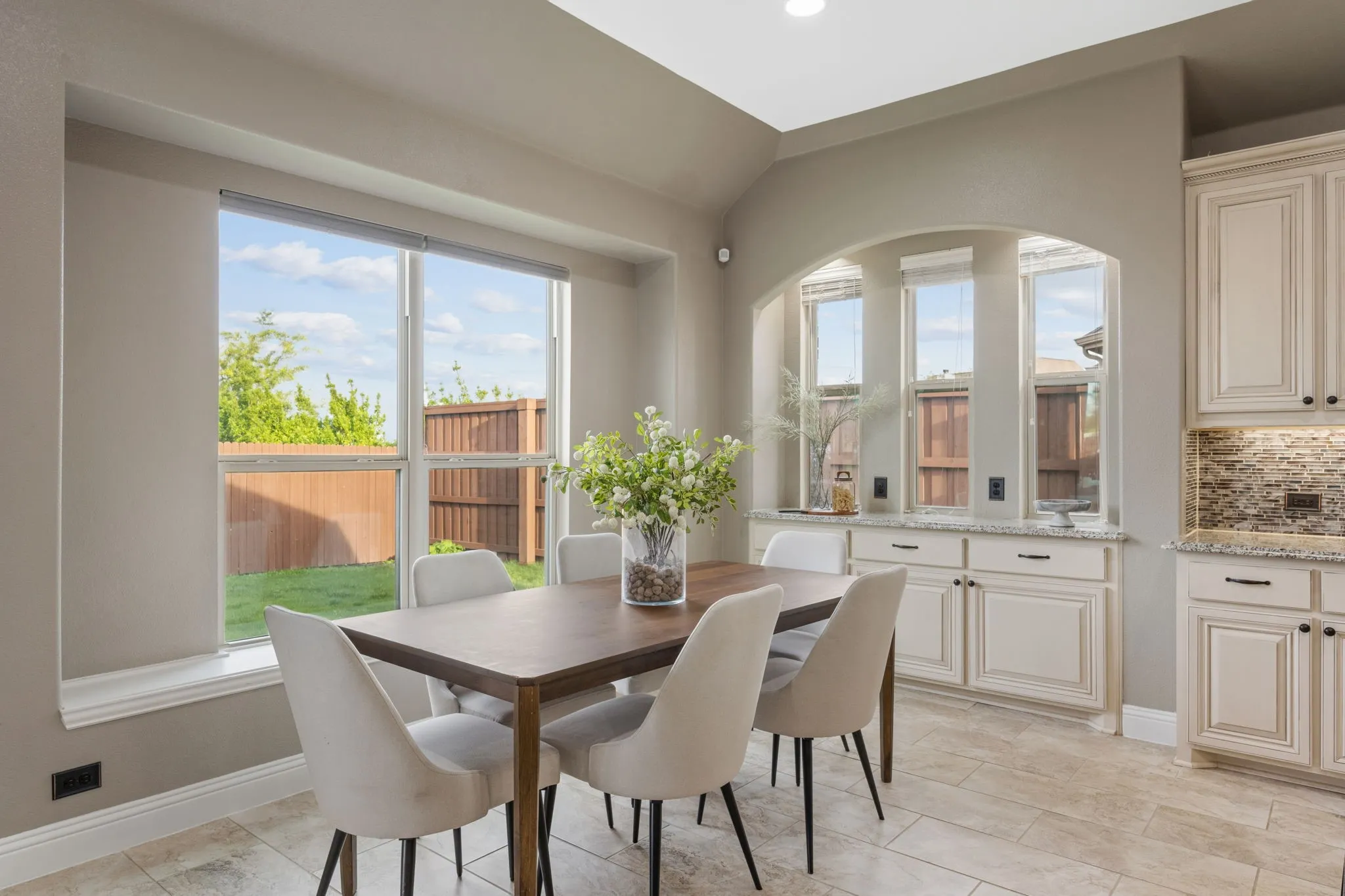 Single Family Residence For Sale in Collin County , 411 Salada Drive, Prosper, Texas 75078, 4 Bedroom, 4 Bathroom, 3 Garage spaces, 3,693 Sqft, built in 2015, mls#21265096, Real Estate Agent in Prosper, Homes For Sale in Collin county, Homes For Sale in Prosper, Realtor in Prosper Texas, Real Estate Brokerage Independent Realty Texas, Luminita Cordes Realtor