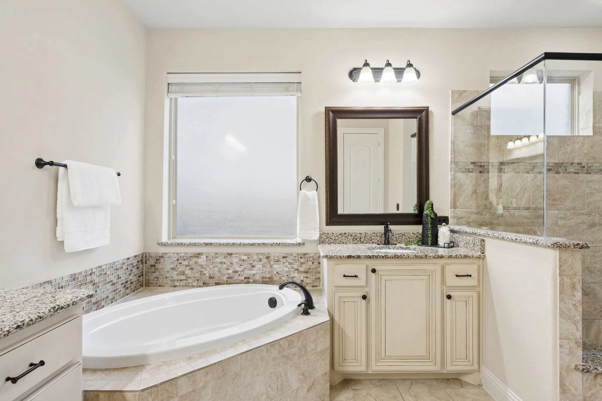 Single Family Residence For Sale in Collin County , 411 Salada Drive, Prosper, Texas 75078, 4 Bedroom, 4 Bathroom, 3 Garage spaces, 3,693 Sqft, built in 2015, mls#21265096, Real Estate Agent in Prosper, Homes For Sale in Collin county, Homes For Sale in Prosper, Realtor in Prosper Texas, Real Estate Brokerage Independent Realty Texas, Luminita Cordes Realtor