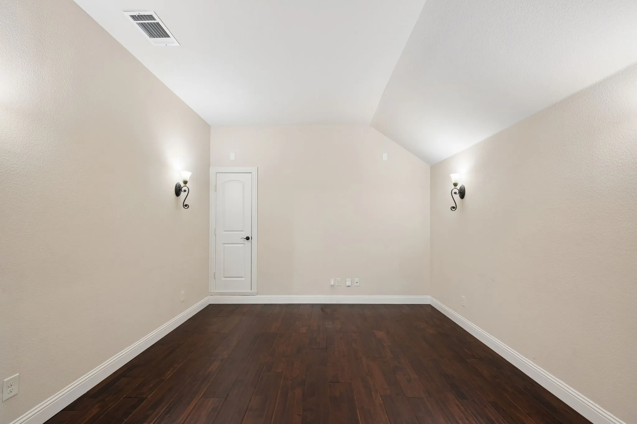 Single Family Residence For Sale in Collin County , 411 Salada Drive, Prosper, Texas 75078, 4 Bedroom, 4 Bathroom, 3 Garage spaces, 3,693 Sqft, built in 2015, mls#21265096, Real Estate Agent in Prosper, Homes For Sale in Collin county, Homes For Sale in Prosper, Realtor in Prosper Texas, Real Estate Brokerage Independent Realty Texas, Luminita Cordes Realtor