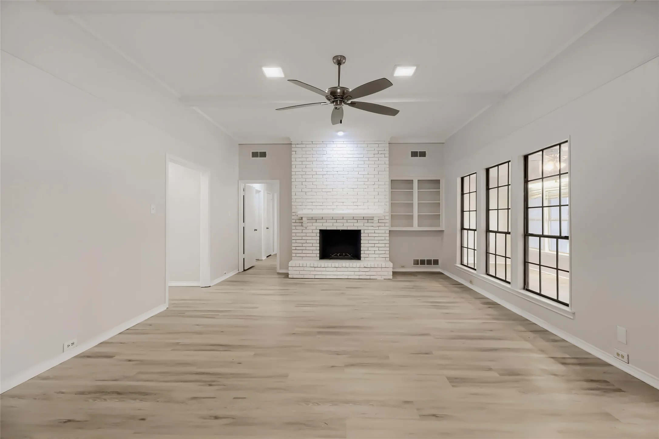 Single Family Residence For Sale in Dallas County , 1202 E Berkeley Drive, Richardson, Texas 75081, 3 Bedroom, 3 Bathroom, 2 Garage spaces, 2,203 Sqft, built in 1977, mls#21163648, Real Estate Agent in Richardson, Homes For Sale in Dallas county, Homes For Sale in Richardson, Realtor in Richardson Texas, Real Estate Brokerage Independent Realty Texas, Luminita Cordes Realtor