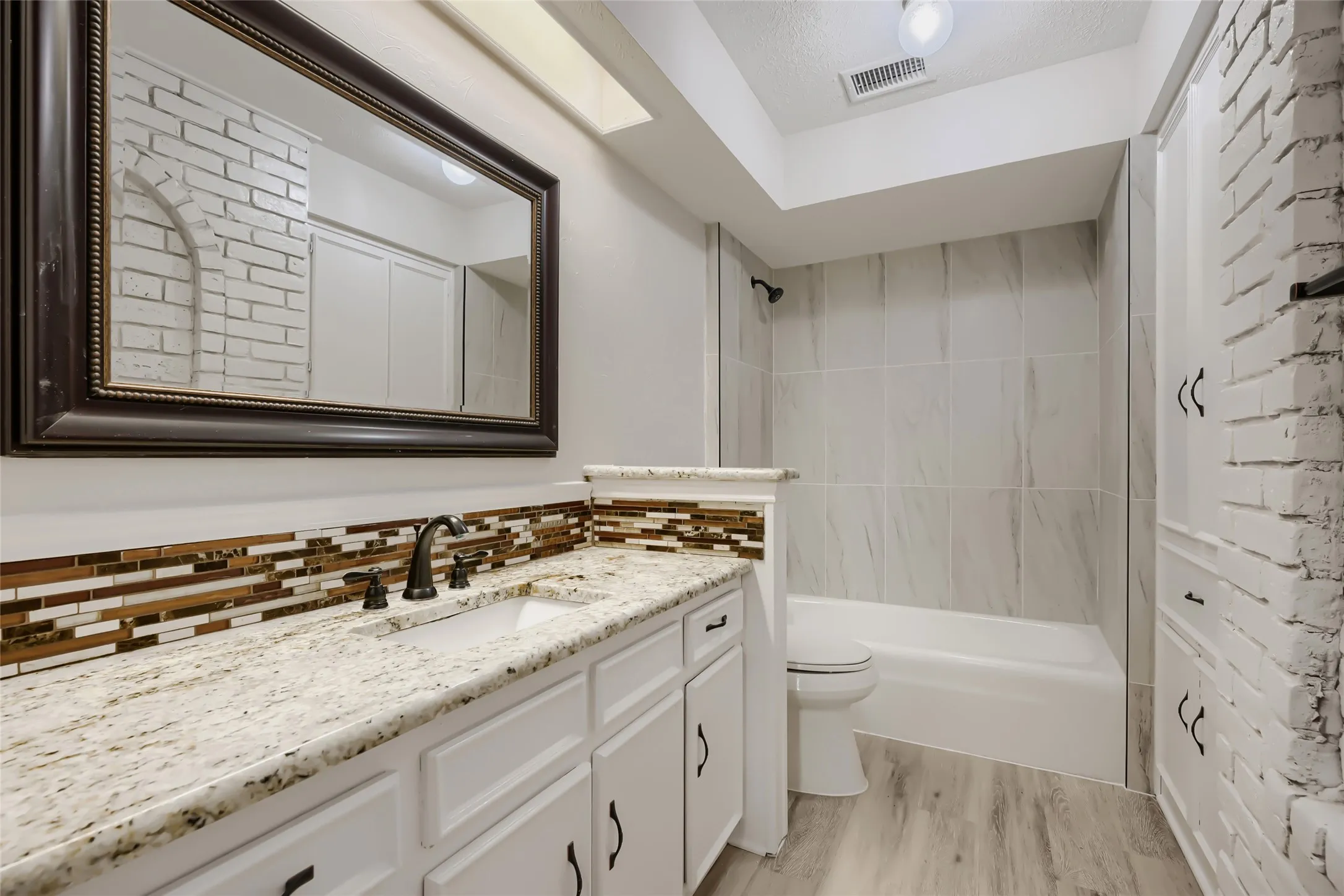Single Family Residence For Sale in Dallas County , 1202 E Berkeley Drive, Richardson, Texas 75081, 3 Bedroom, 3 Bathroom, 2 Garage spaces, 2,203 Sqft, built in 1977, mls#21163648, Real Estate Agent in Richardson, Homes For Sale in Dallas county, Homes For Sale in Richardson, Realtor in Richardson Texas, Real Estate Brokerage Independent Realty Texas, Luminita Cordes Realtor
