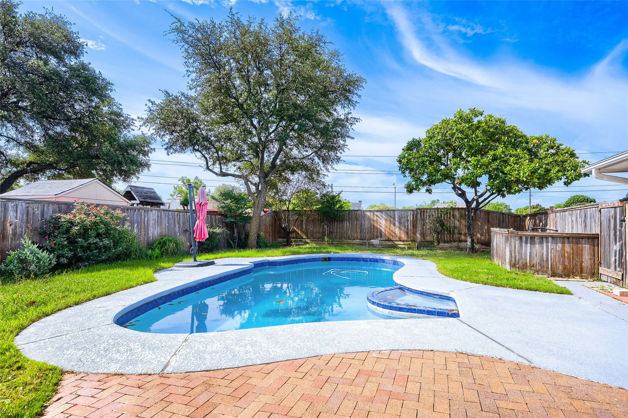 Single Family Residence For Sale in Dallas County , 1202 E Berkeley Drive, Richardson, Texas 75081, 3 Bedroom, 3 Bathroom, 2 Garage spaces, 2,203 Sqft, built in 1977, mls#21163648, Real Estate Agent in Richardson, Homes For Sale in Dallas county, Homes For Sale in Richardson, Realtor in Richardson Texas, Real Estate Brokerage Independent Realty Texas, Luminita Cordes Realtor
