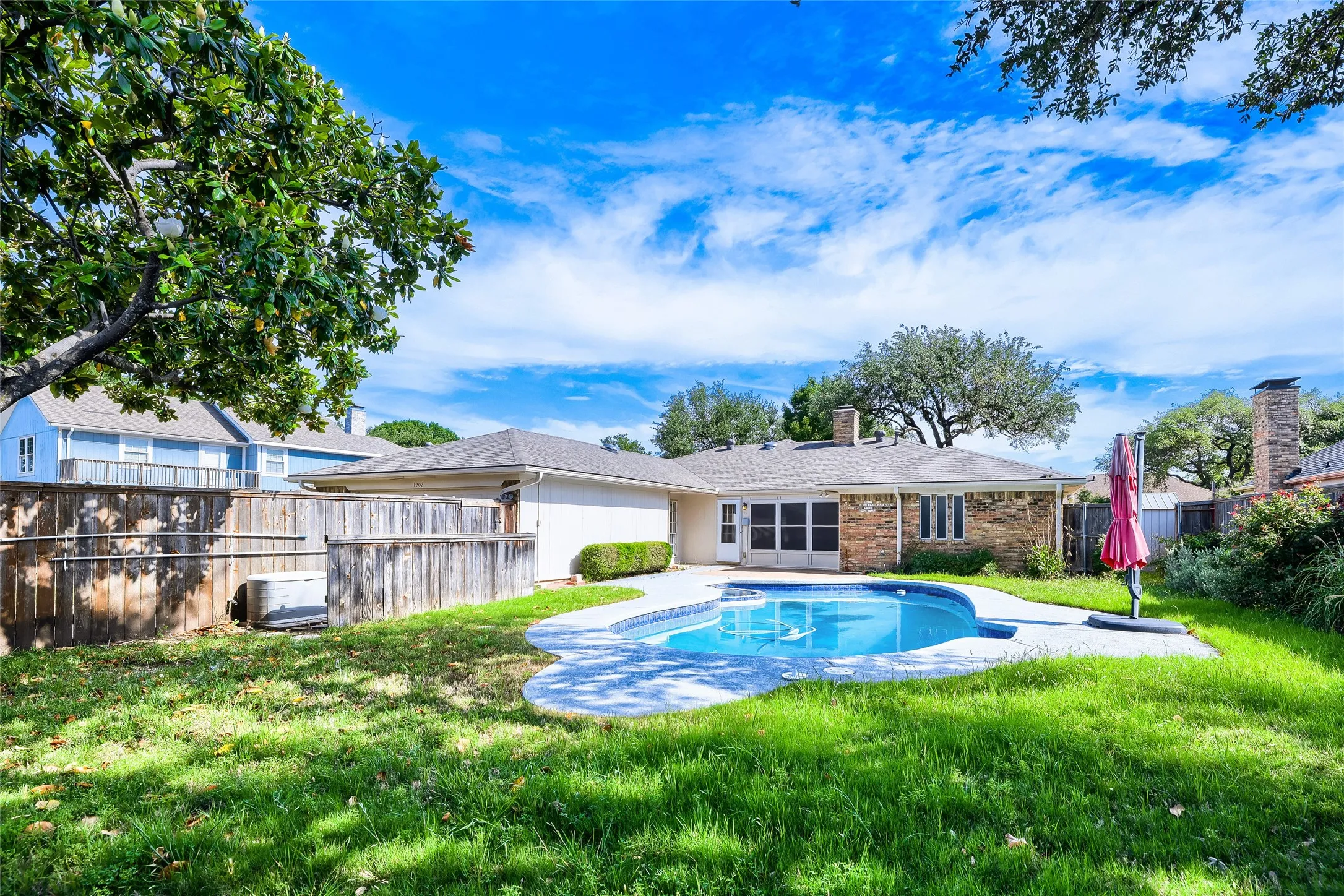 Single Family Residence For Sale in Dallas County , 1202 E Berkeley Drive, Richardson, Texas 75081, 3 Bedroom, 3 Bathroom, 2 Garage spaces, 2,203 Sqft, built in 1977, mls#21163648, Real Estate Agent in Richardson, Homes For Sale in Dallas county, Homes For Sale in Richardson, Realtor in Richardson Texas, Real Estate Brokerage Independent Realty Texas, Luminita Cordes Realtor