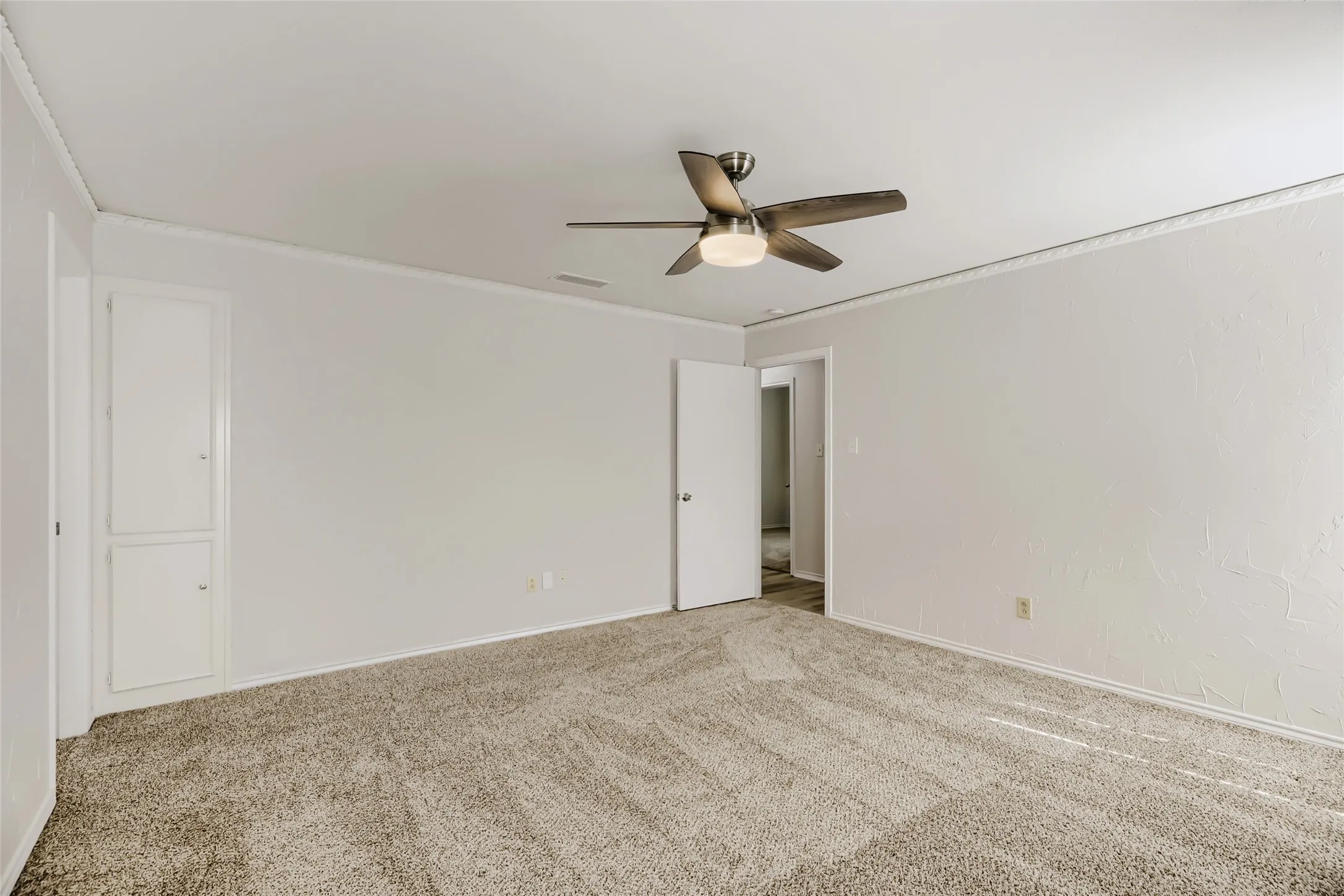 Single Family Residence For Sale in Dallas County , 1202 E Berkeley Drive, Richardson, Texas 75081, 3 Bedroom, 3 Bathroom, 2 Garage spaces, 2,203 Sqft, built in 1977, mls#21163648, Real Estate Agent in Richardson, Homes For Sale in Dallas county, Homes For Sale in Richardson, Realtor in Richardson Texas, Real Estate Brokerage Independent Realty Texas, Luminita Cordes Realtor