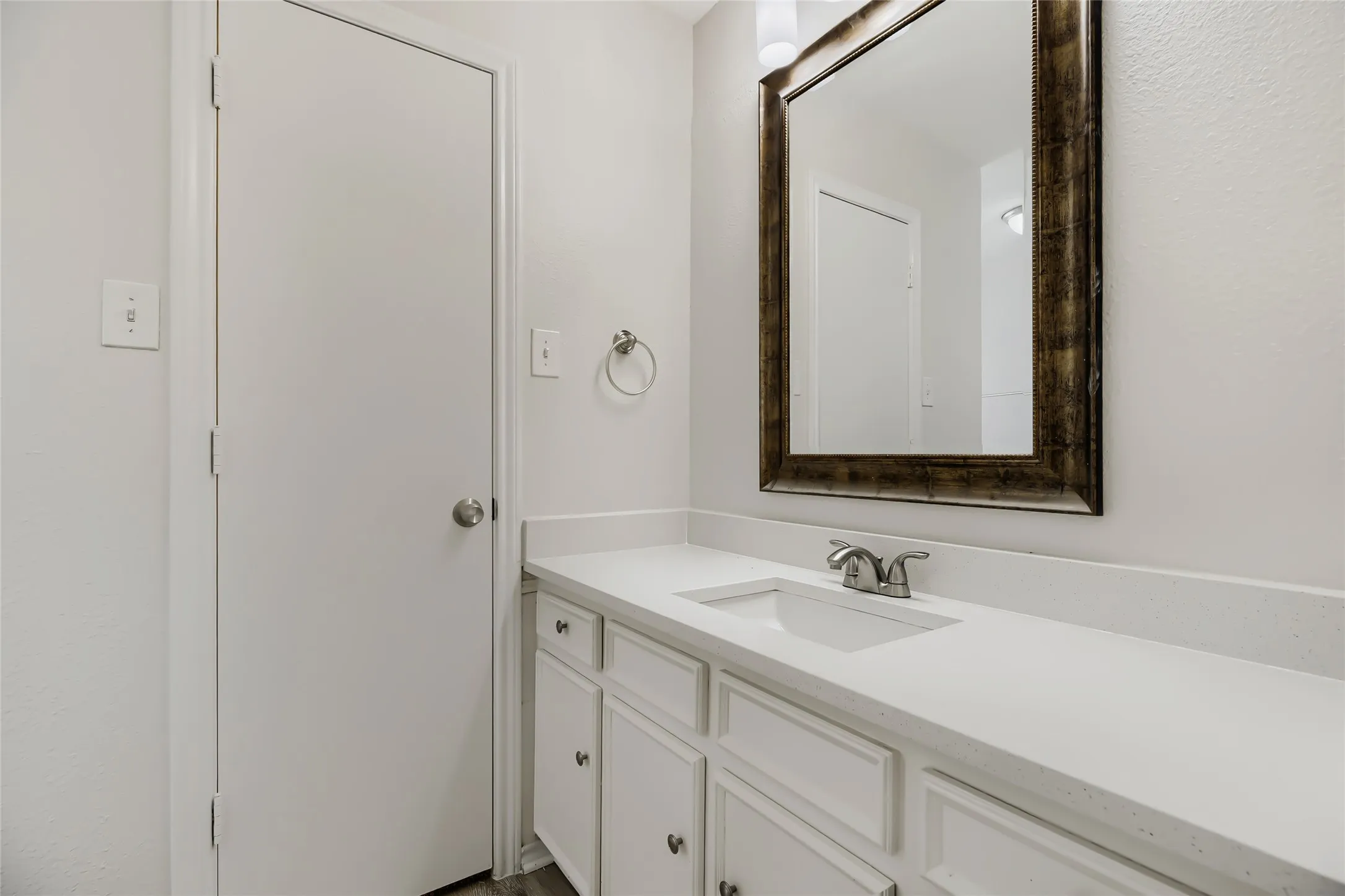 Single Family Residence For Sale in Dallas County , 1202 E Berkeley Drive, Richardson, Texas 75081, 3 Bedroom, 3 Bathroom, 2 Garage spaces, 2,203 Sqft, built in 1977, mls#21163648, Real Estate Agent in Richardson, Homes For Sale in Dallas county, Homes For Sale in Richardson, Realtor in Richardson Texas, Real Estate Brokerage Independent Realty Texas, Luminita Cordes Realtor