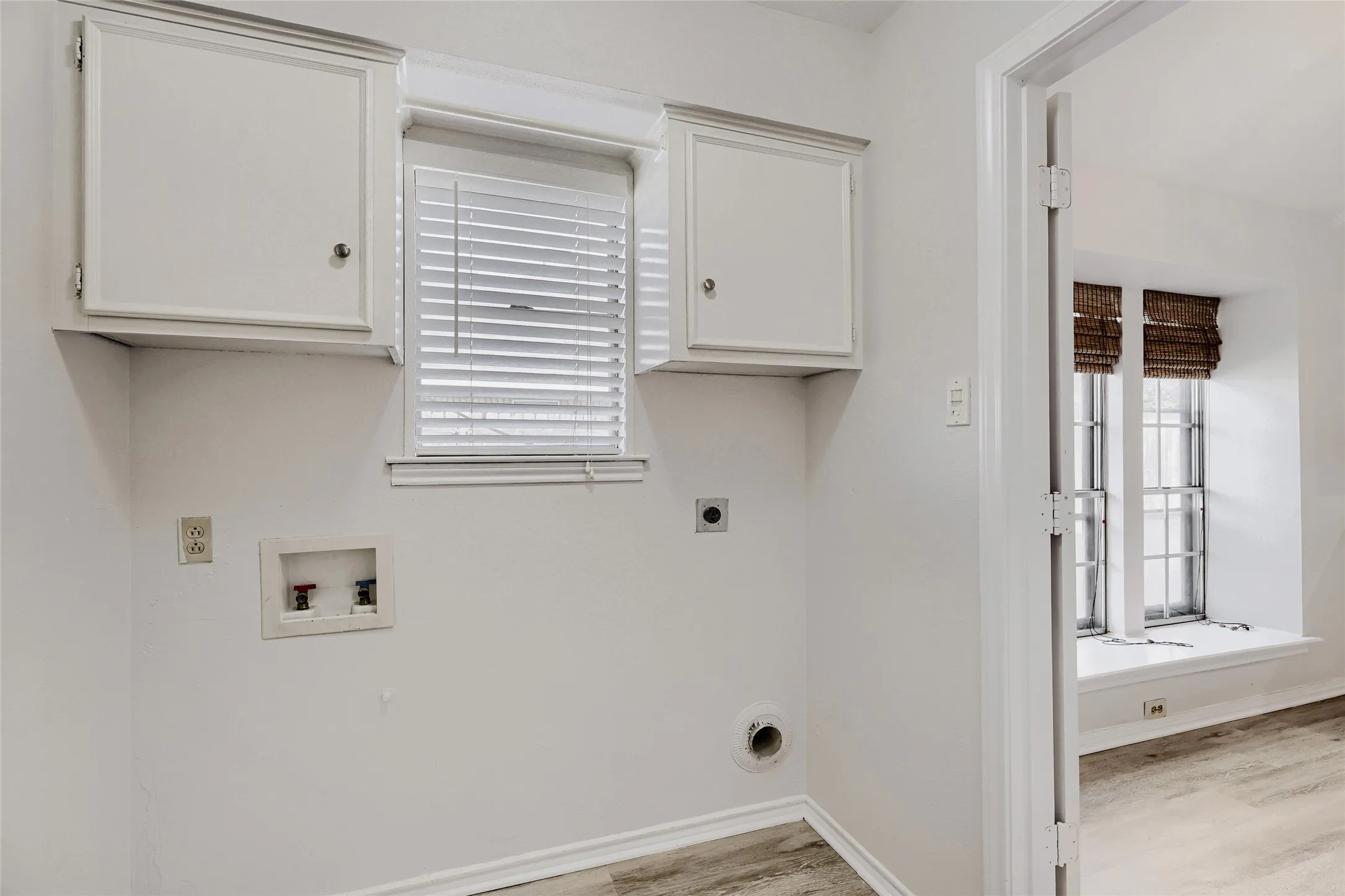 Single Family Residence For Sale in Dallas County , 1202 E Berkeley Drive, Richardson, Texas 75081, 3 Bedroom, 3 Bathroom, 2 Garage spaces, 2,203 Sqft, built in 1977, mls#21163648, Real Estate Agent in Richardson, Homes For Sale in Dallas county, Homes For Sale in Richardson, Realtor in Richardson Texas, Real Estate Brokerage Independent Realty Texas, Luminita Cordes Realtor