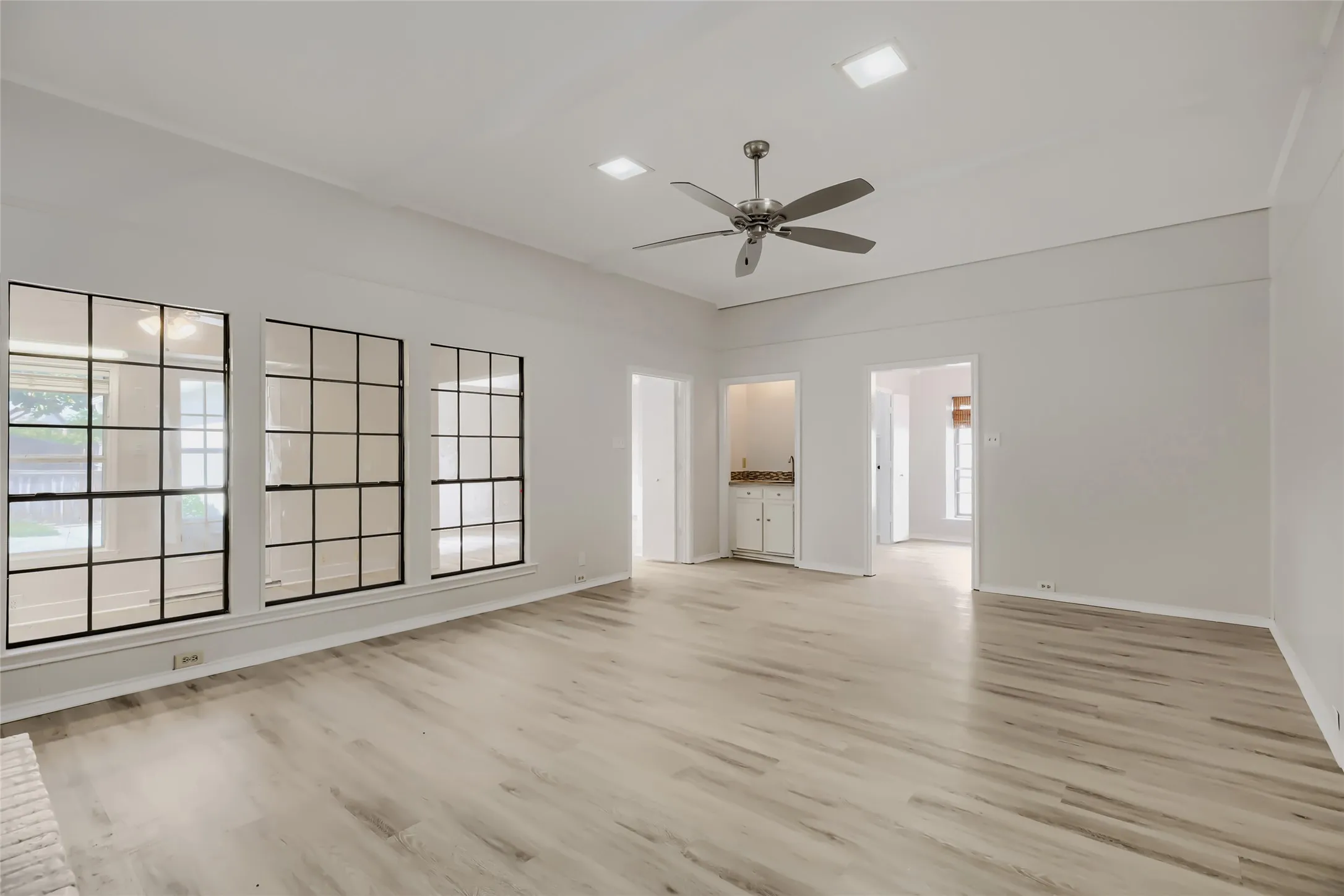 Single Family Residence For Sale in Dallas County , 1202 E Berkeley Drive, Richardson, Texas 75081, 3 Bedroom, 3 Bathroom, 2 Garage spaces, 2,203 Sqft, built in 1977, mls#21163648, Real Estate Agent in Richardson, Homes For Sale in Dallas county, Homes For Sale in Richardson, Realtor in Richardson Texas, Real Estate Brokerage Independent Realty Texas, Luminita Cordes Realtor