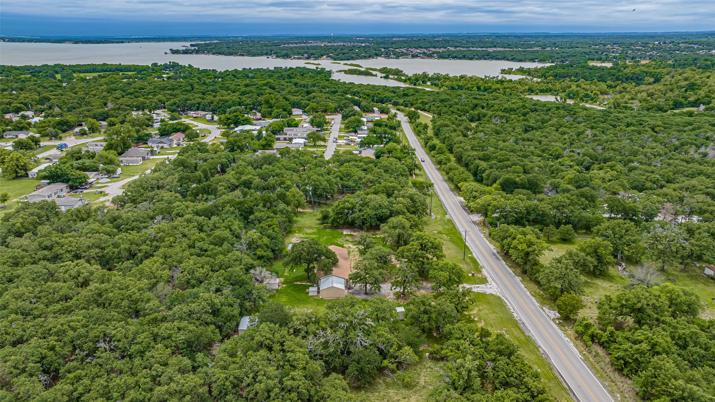 Mobile Home For Sale in Tarrant County , 10680 Liberty School Road, Azle, Texas 76020, 3 Bedroom, 1 Bathroom, Garage spaces, 1,176 Sqft, built in 1961, mls#21265217, Real Estate Agent in Azle, Homes For Sale in Tarrant county, Homes For Sale in Azle, Realtor in Azle Texas, Real Estate Brokerage Independent Realty Texas, Luminita Cordes Realtor