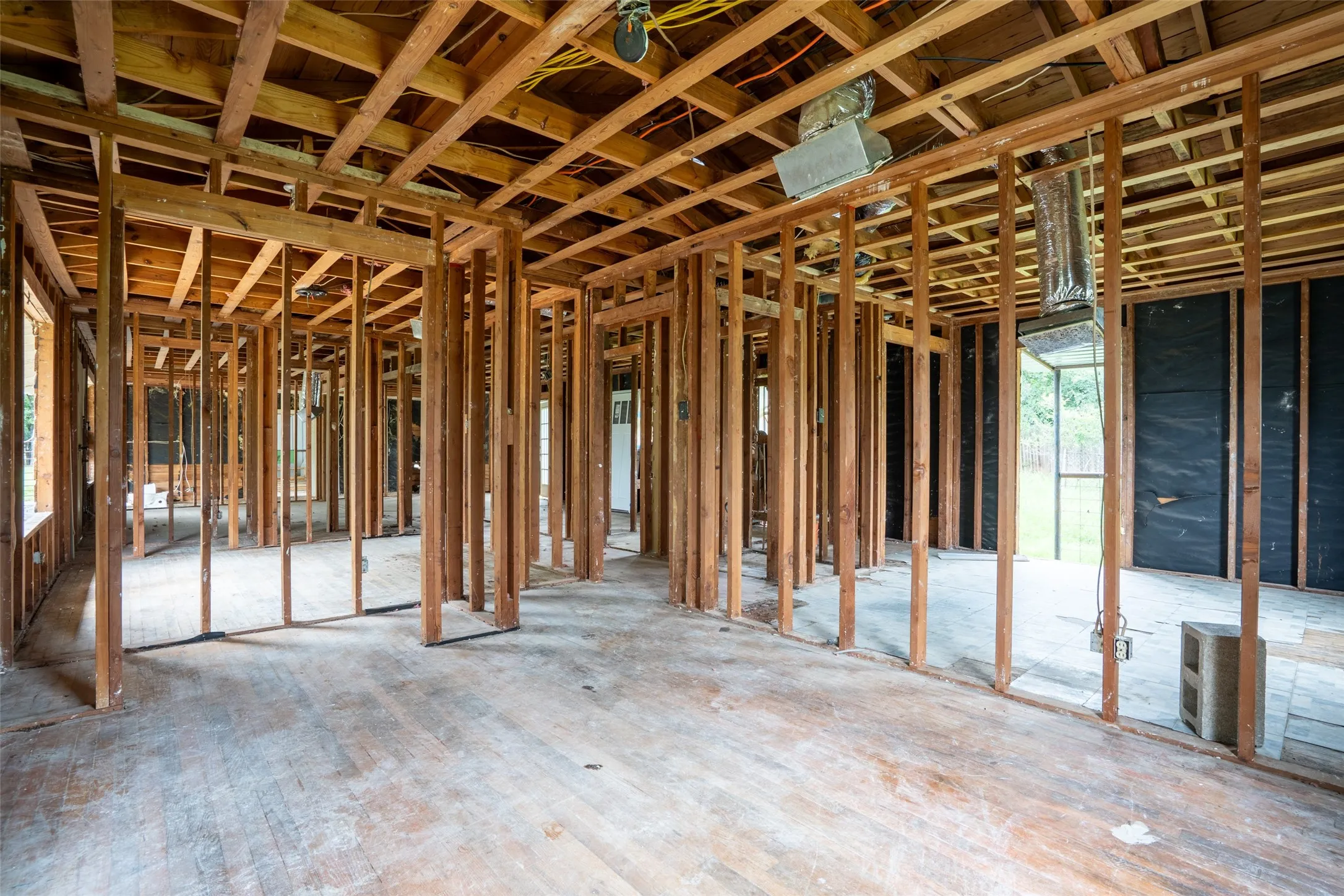 Mobile Home For Sale in Tarrant County , 10680 Liberty School Road, Azle, Texas 76020, 3 Bedroom, 1 Bathroom, Garage spaces, 1,176 Sqft, built in 1961, mls#21265217, Real Estate Agent in Azle, Homes For Sale in Tarrant county, Homes For Sale in Azle, Realtor in Azle Texas, Real Estate Brokerage Independent Realty Texas, Luminita Cordes Realtor