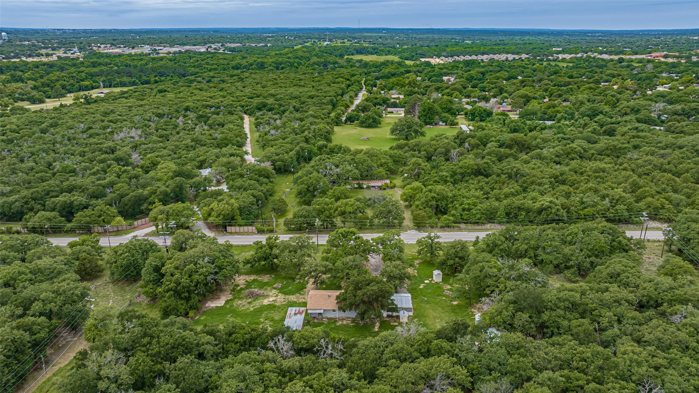 Mobile Home For Sale in Tarrant County , 10680 Liberty School Road, Azle, Texas 76020, 3 Bedroom, 1 Bathroom, Garage spaces, 1,176 Sqft, built in 1961, mls#21265217, Real Estate Agent in Azle, Homes For Sale in Tarrant county, Homes For Sale in Azle, Realtor in Azle Texas, Real Estate Brokerage Independent Realty Texas, Luminita Cordes Realtor