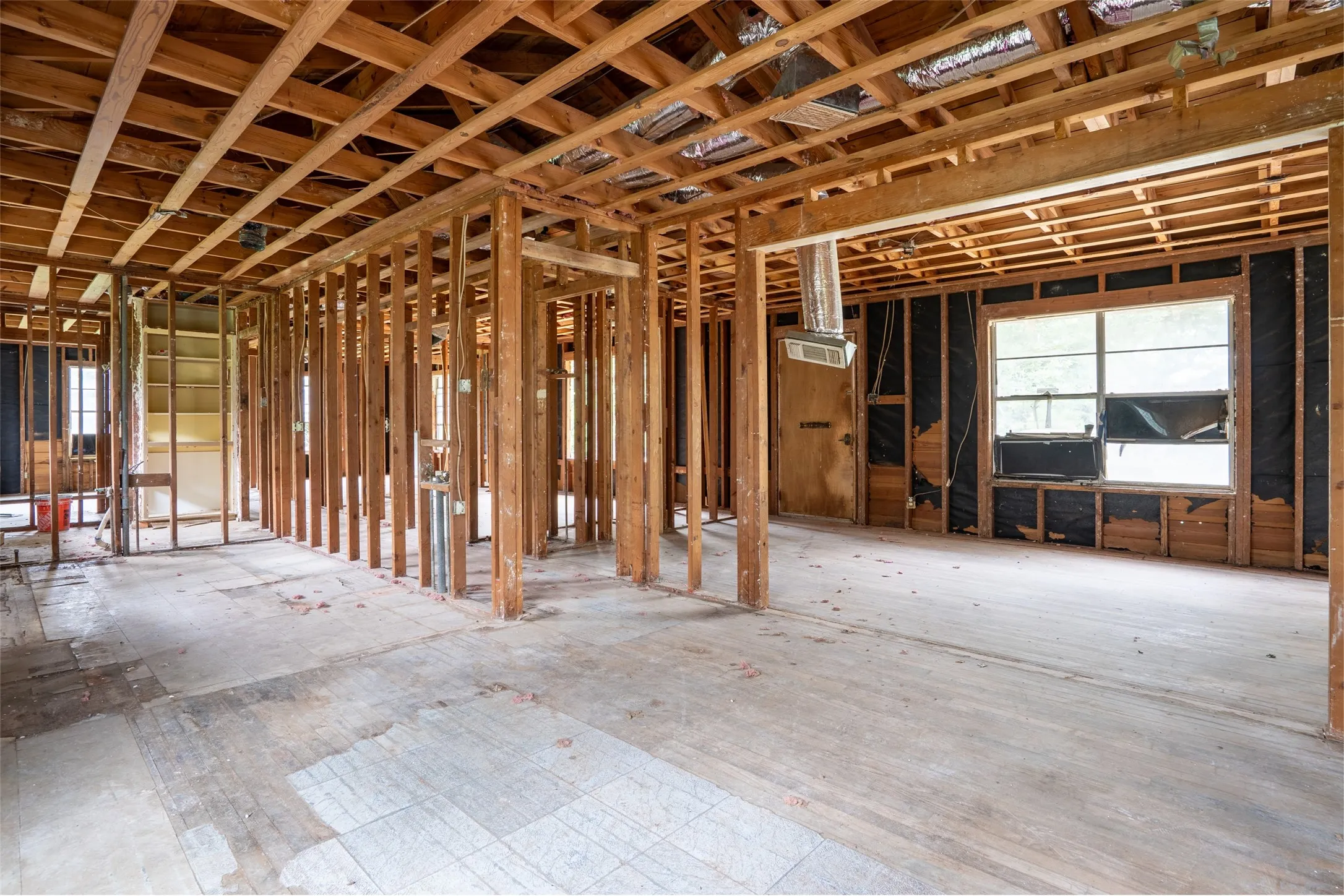 Mobile Home For Sale in Tarrant County , 10680 Liberty School Road, Azle, Texas 76020, 3 Bedroom, 1 Bathroom, Garage spaces, 1,176 Sqft, built in 1961, mls#21265217, Real Estate Agent in Azle, Homes For Sale in Tarrant county, Homes For Sale in Azle, Realtor in Azle Texas, Real Estate Brokerage Independent Realty Texas, Luminita Cordes Realtor