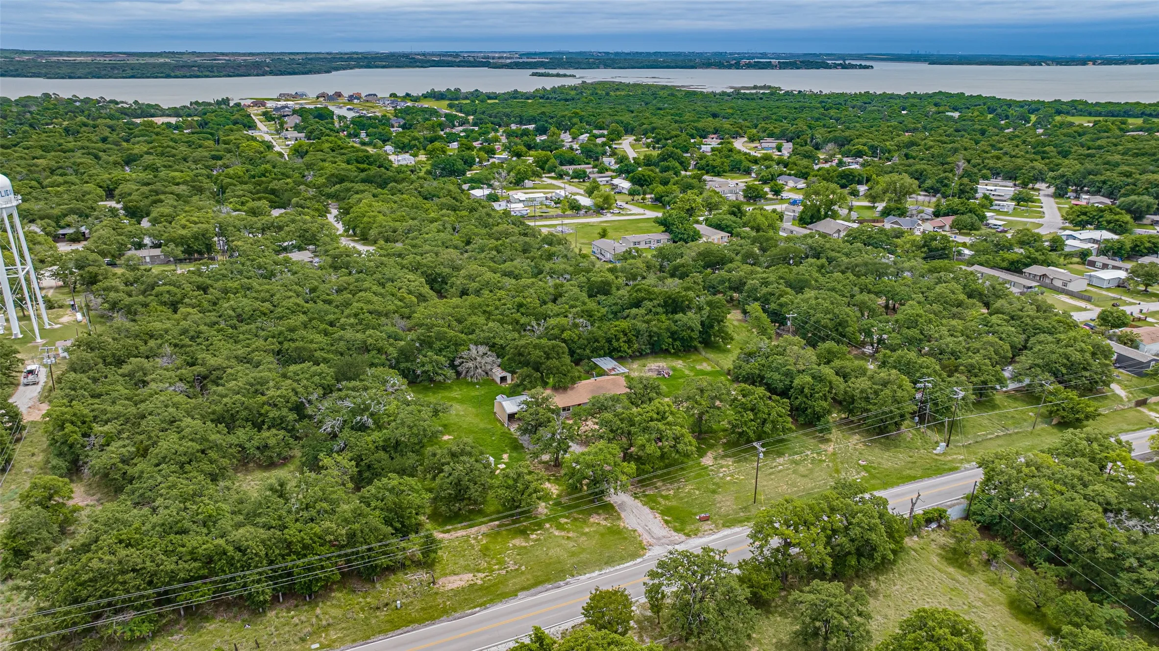 Mobile Home For Sale in Tarrant County , 10680 Liberty School Road, Azle, Texas 76020, 3 Bedroom, 1 Bathroom, Garage spaces, 1,176 Sqft, built in 1961, mls#21265217, Real Estate Agent in Azle, Homes For Sale in Tarrant county, Homes For Sale in Azle, Realtor in Azle Texas, Real Estate Brokerage Independent Realty Texas, Luminita Cordes Realtor